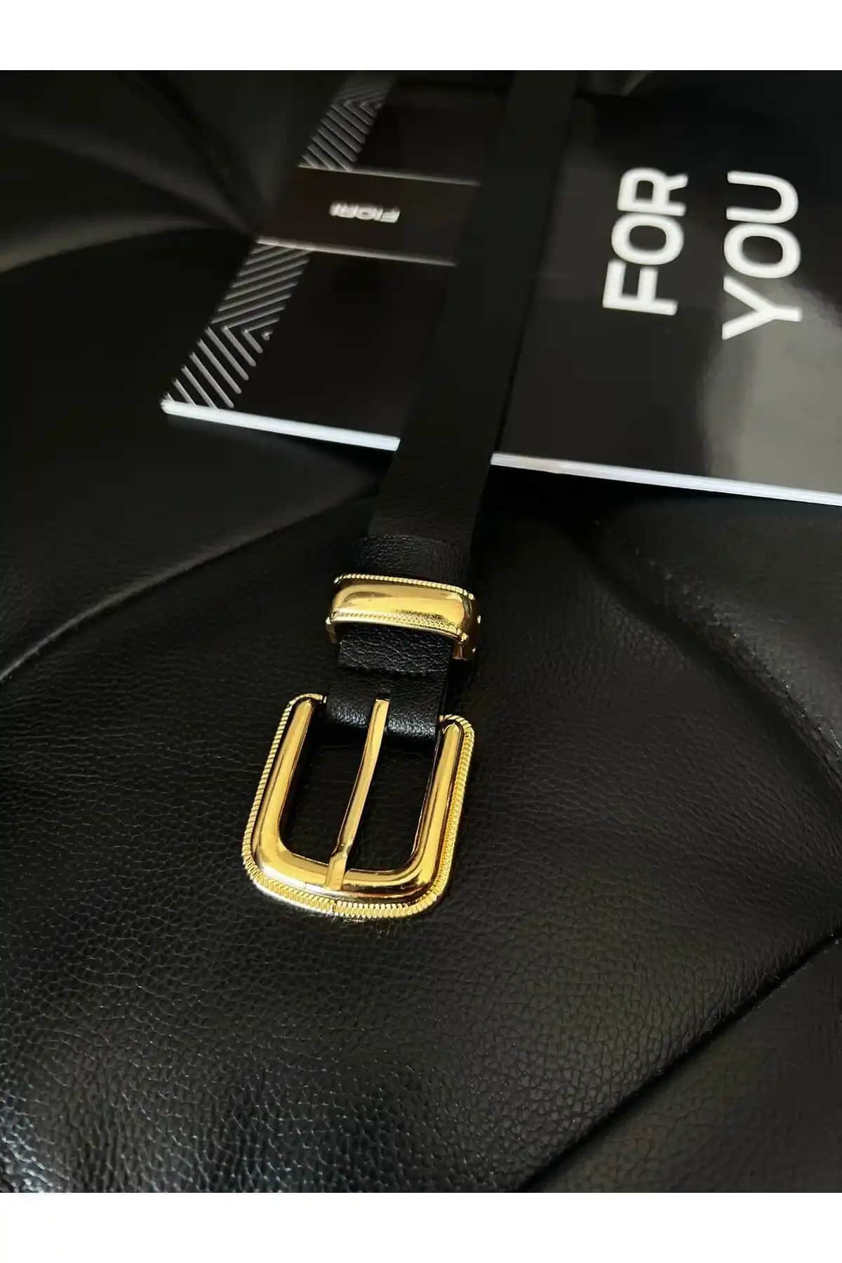 Fiori Gold Tokalı Kadın Kemeri: Şıklığınızı Tamamlayan Zarif ve Dayanıklı Aksesuar