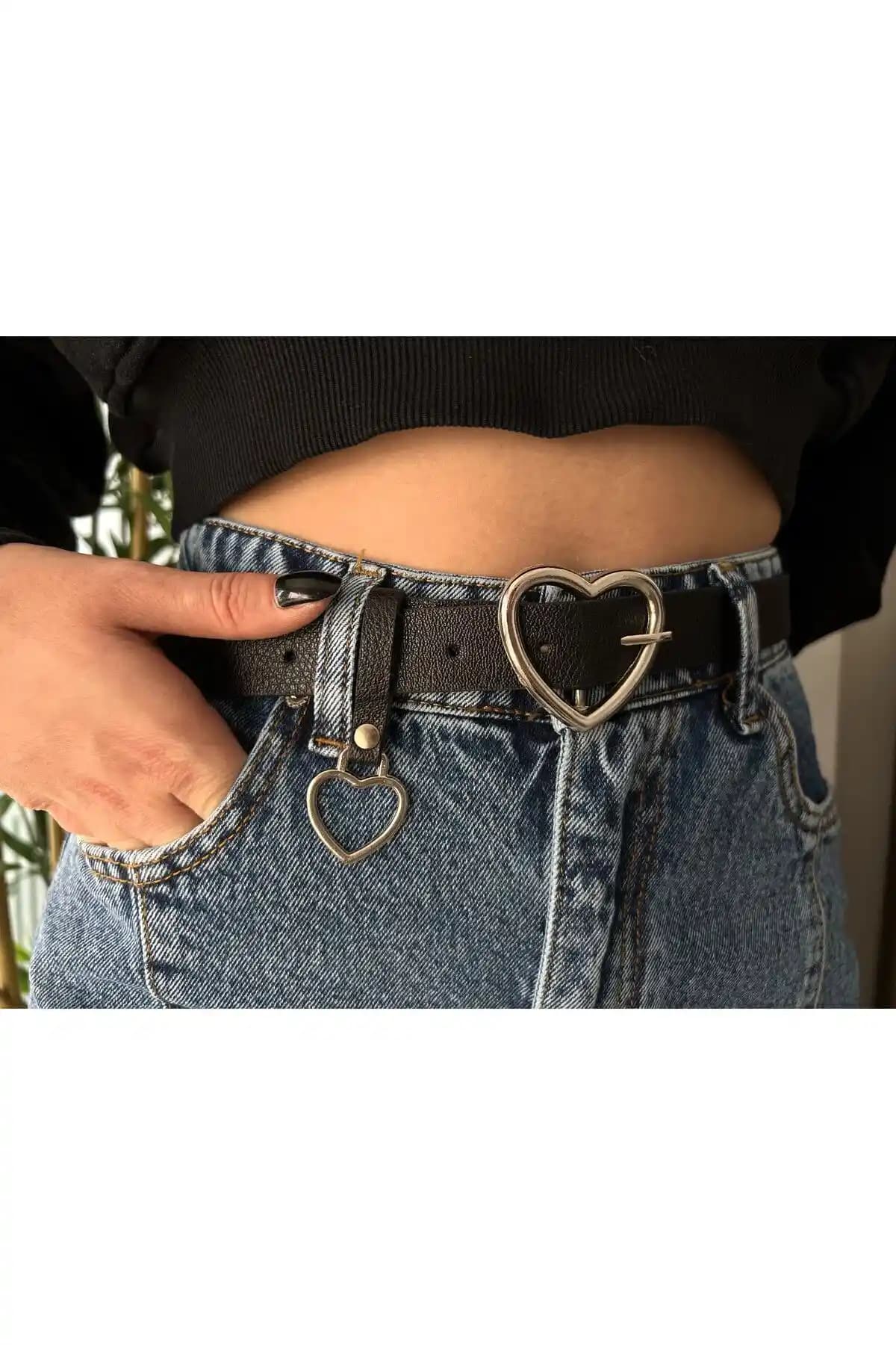 Fiori Kalp Tokalı Basic Kadın Kemer: Şıklık ve Kullanım Kolaylığı Sunan Modern Aksesuar
