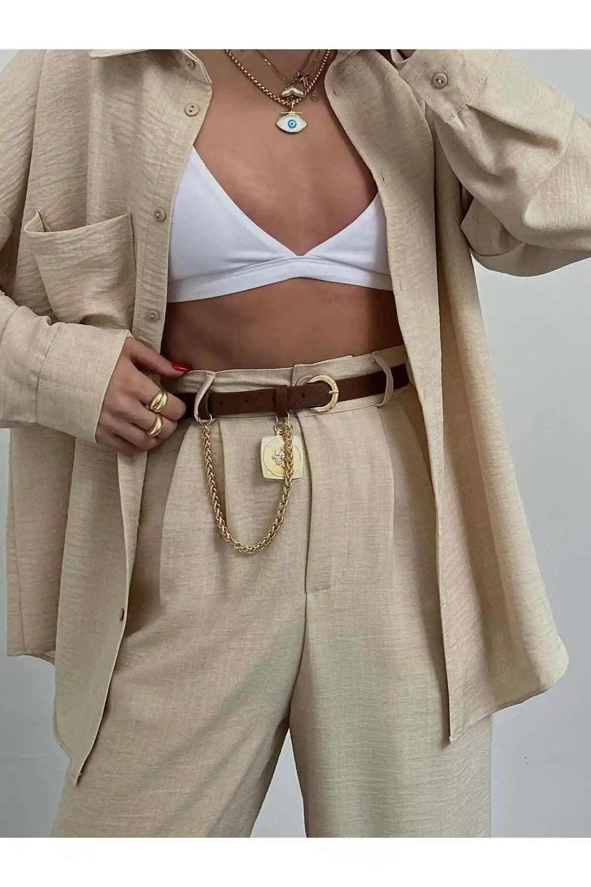 Fiori Kral Zincirli Madalyon Detaylı Kadın Kemerleri Şıklık ve Fonksiyonellik Sunar