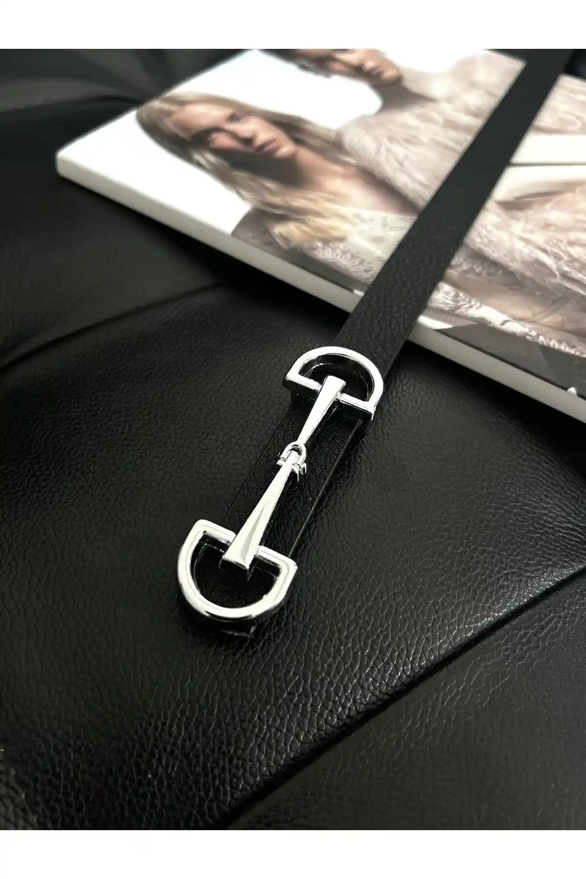 Fiori Siyah Kadın Kemerleri Modern ve Şık Tasarımıyla Her Kombine Uyum Sağlar