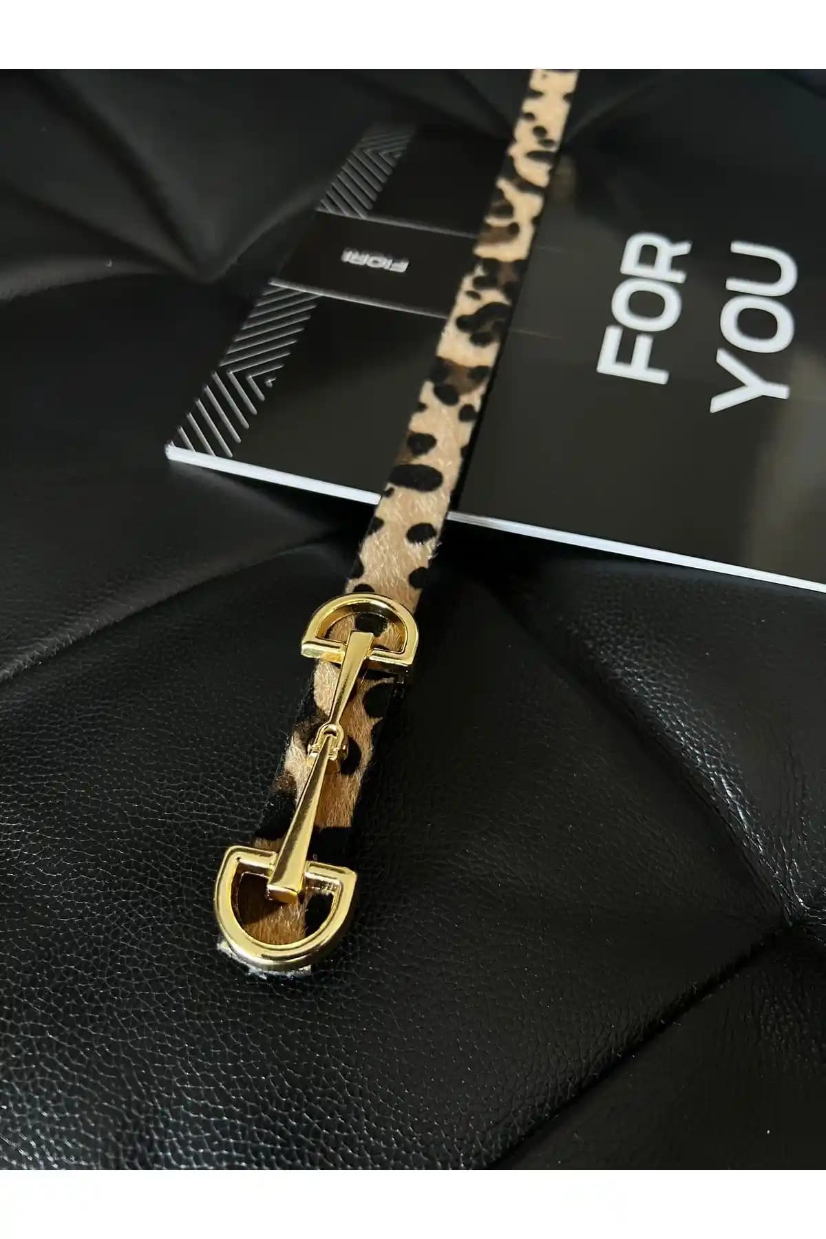 Fiori Uzun Altın Tokalı İnce Leopar Kadın Kemerleri Şıklık ve İşlevselliğin Birleşimi