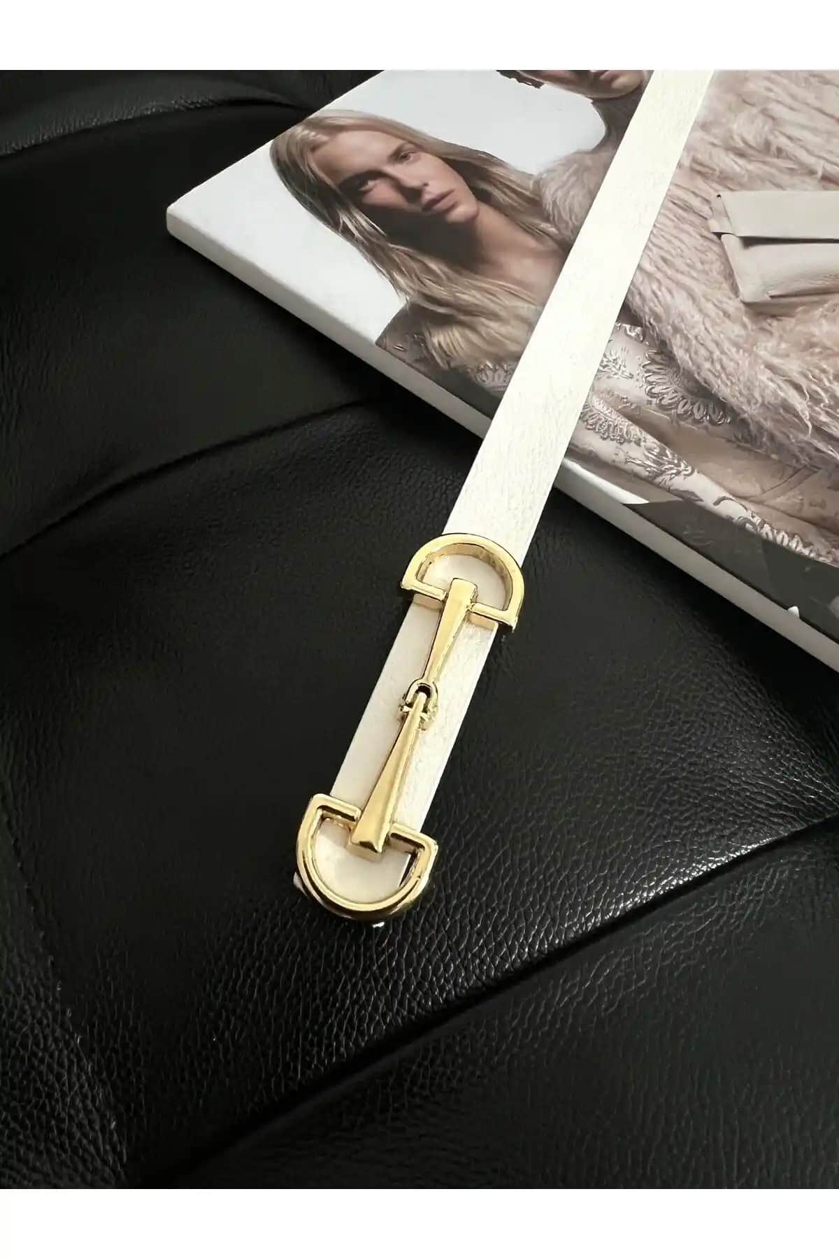 Fiori Uzun Gold Tokalı İnce Beyaz Kadın Kemerleri Modern ve Zarif Tasarım Özellikleri