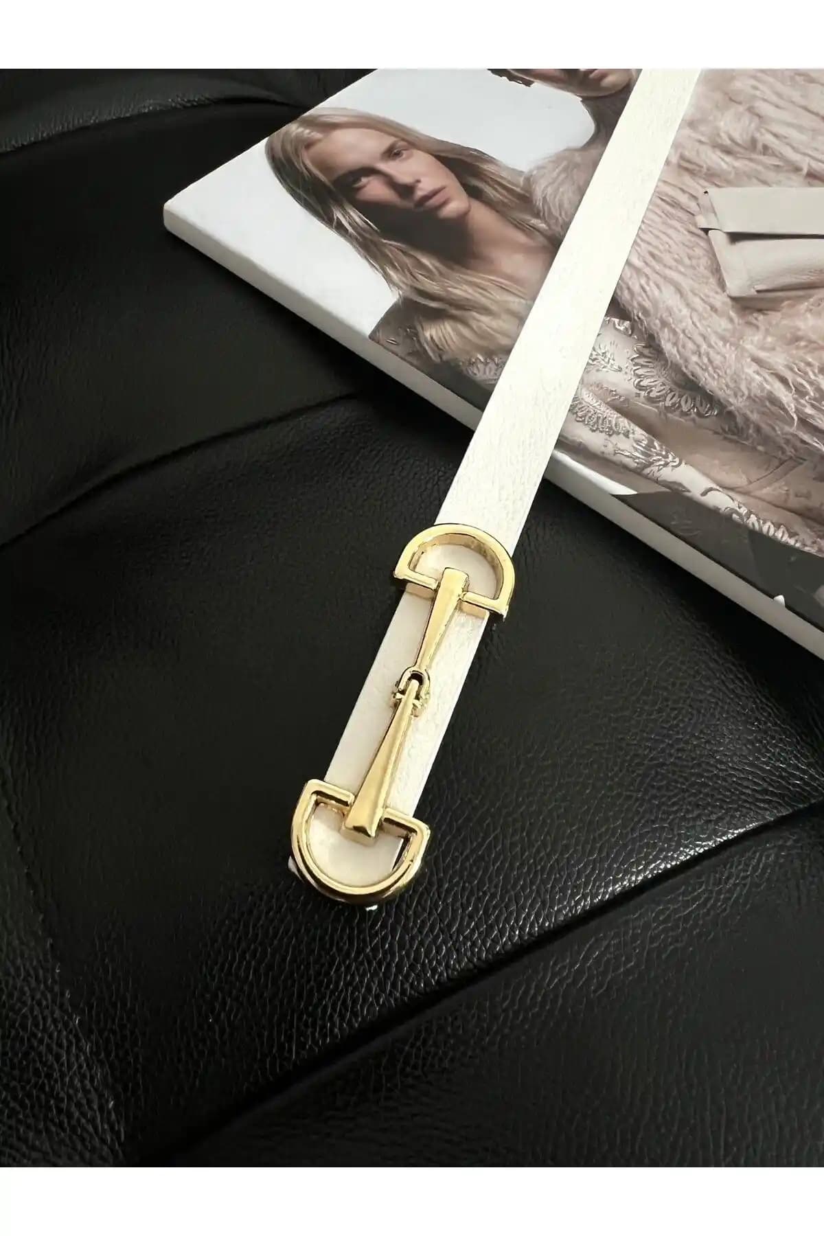 Fiori Uzun Gold Tokalı İnce Beyaz Kadın Kemerleri Modern ve Zarif Tasarım Özellikleri