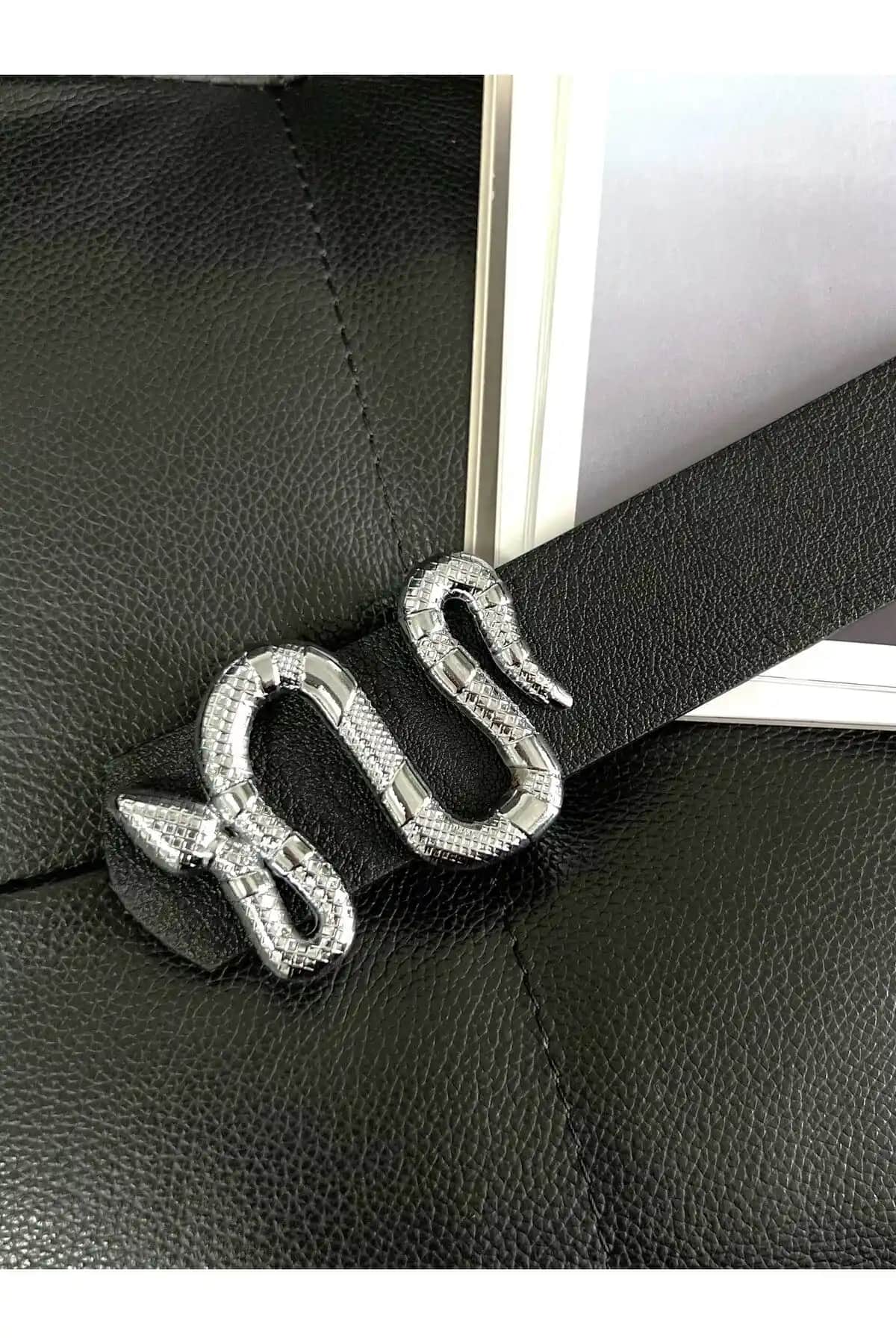 Fiori Yılan Tokalı Kadın Kemerleri: Şıklık ve İşlevselliği Bir Arada Sunan Modern Tasarım