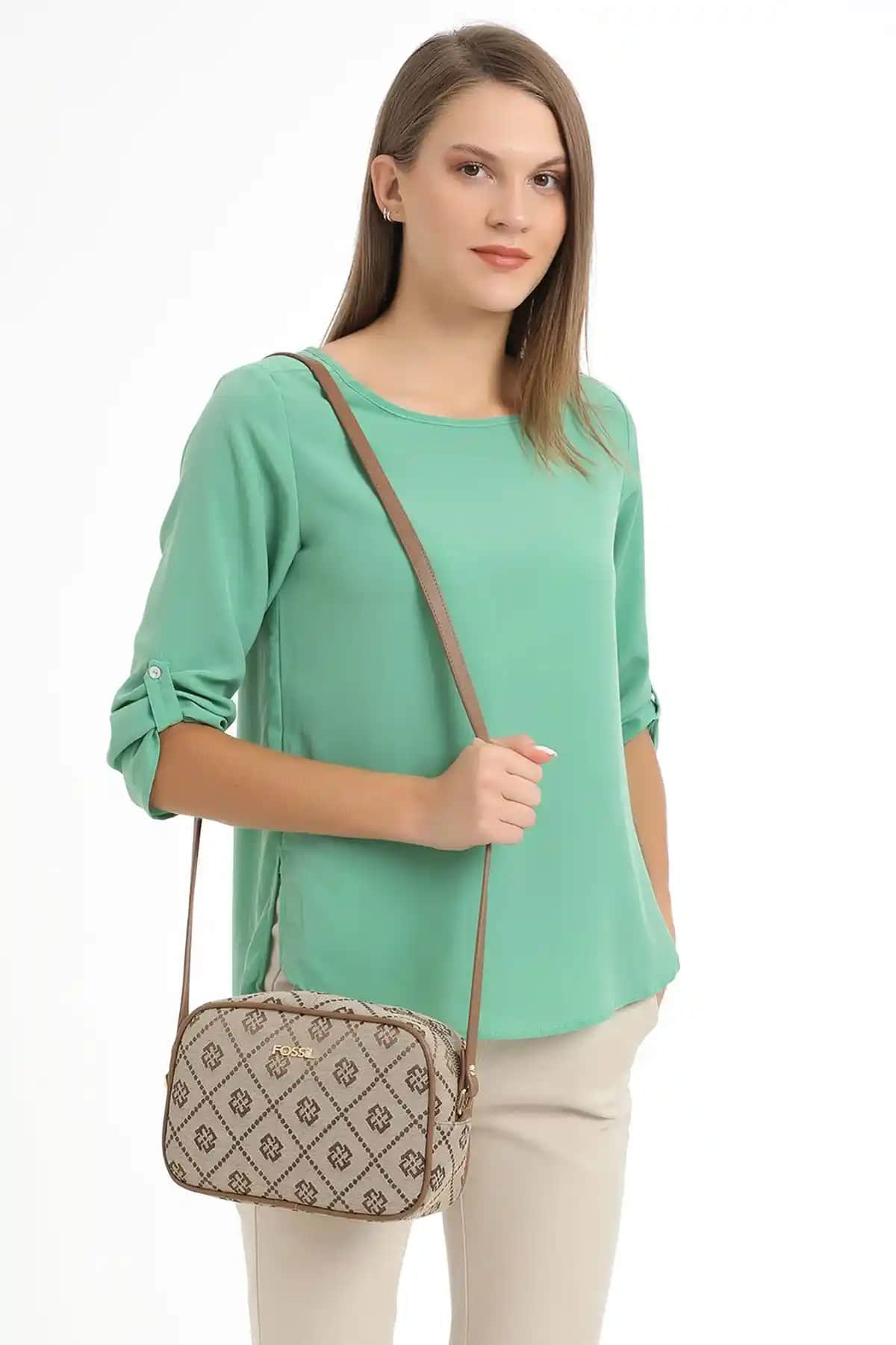 Fossil Kahverengi Çapraz Çanta Günlük Şıklık ve Fonksiyonellik Sunar