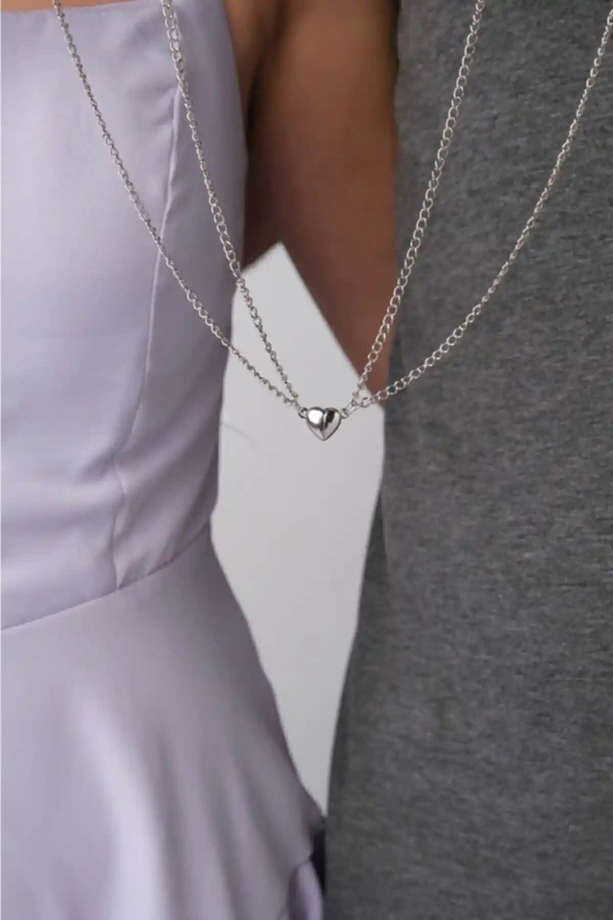 Fullcontrol Mıknatıslı Çift Kalpli Sevgili Kolyesi: Şıklık ve Romantizmi Bir Arada Sunar