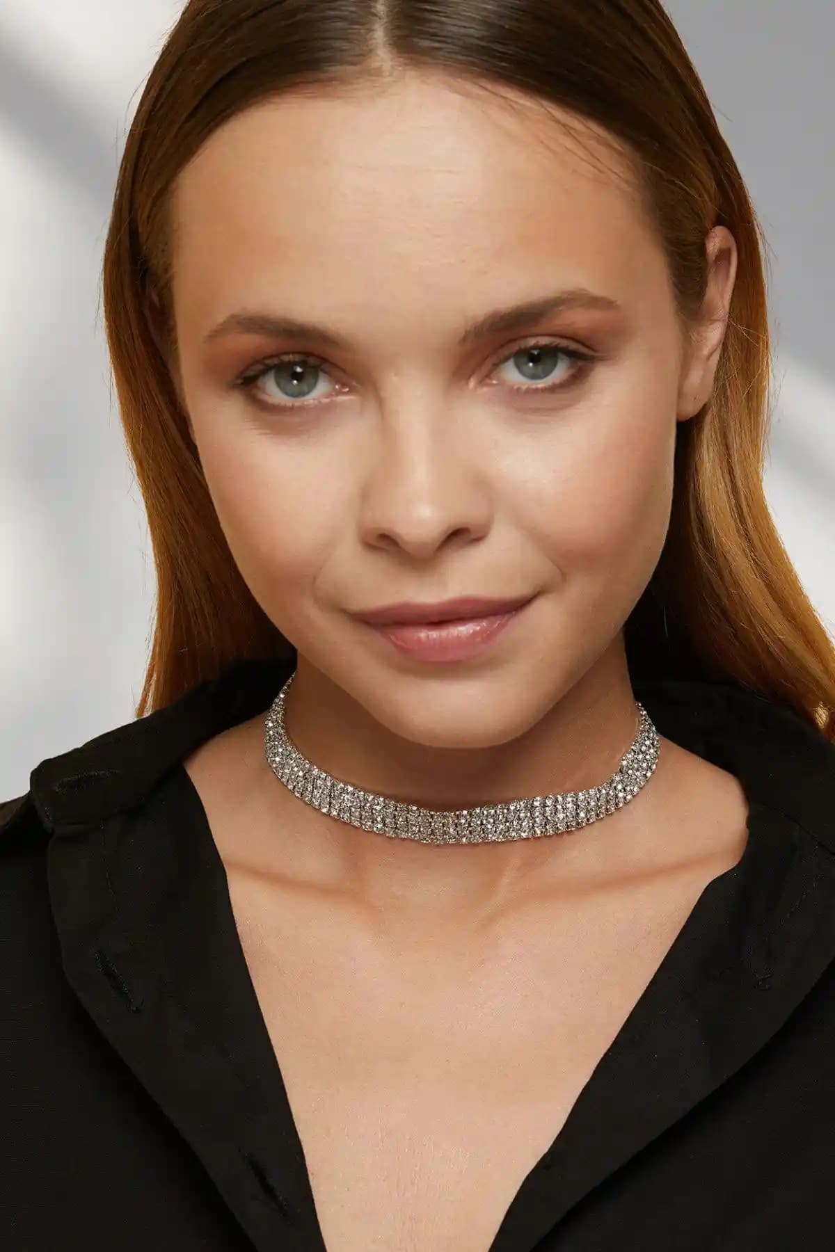 Furtek Aksesuar Kadınlar İçin Zarif ve Parlak Kristal Taşlı Kolye Tasarımı