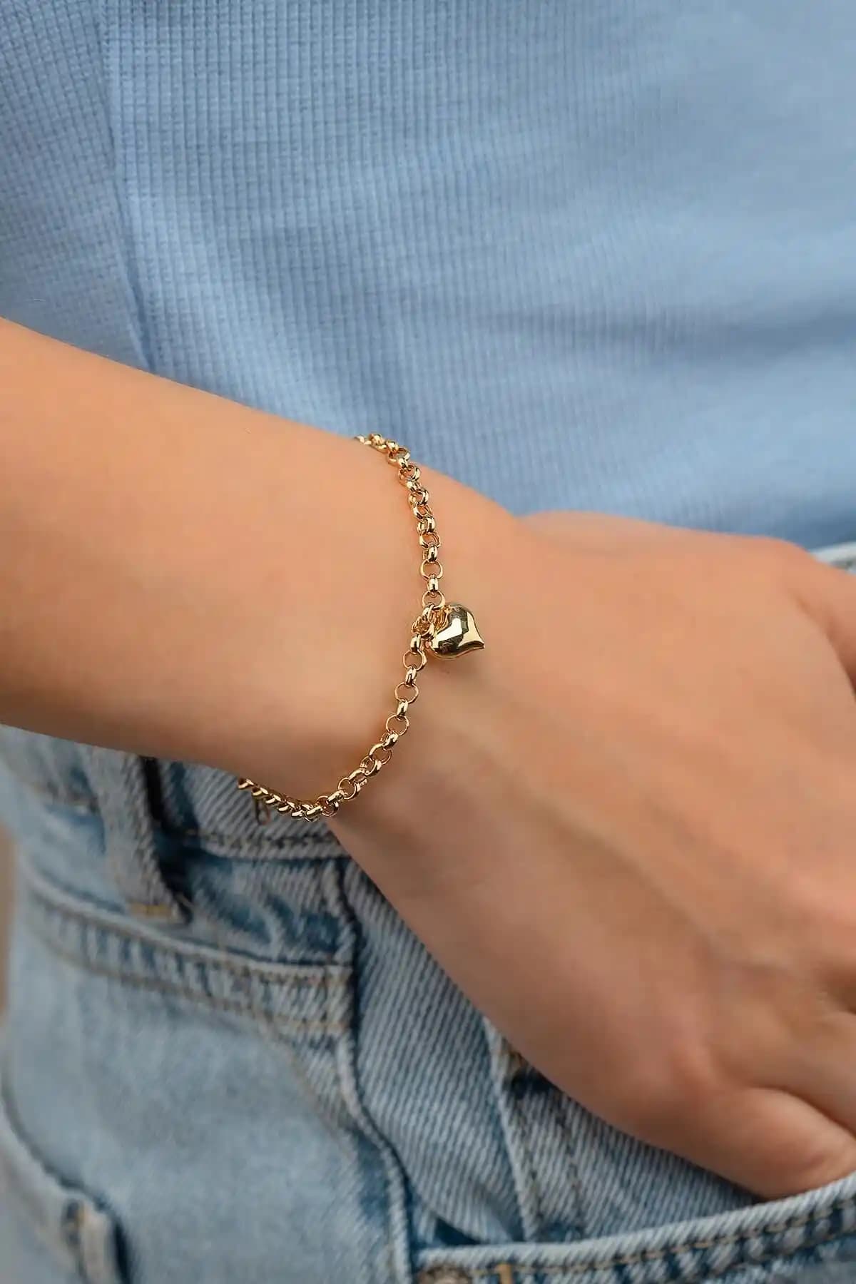 GençTaş Kuyumculuk 14 Ayar Altın Kalp Zincirli Bileklik Şıklık ve Dayanıklılık Sunar