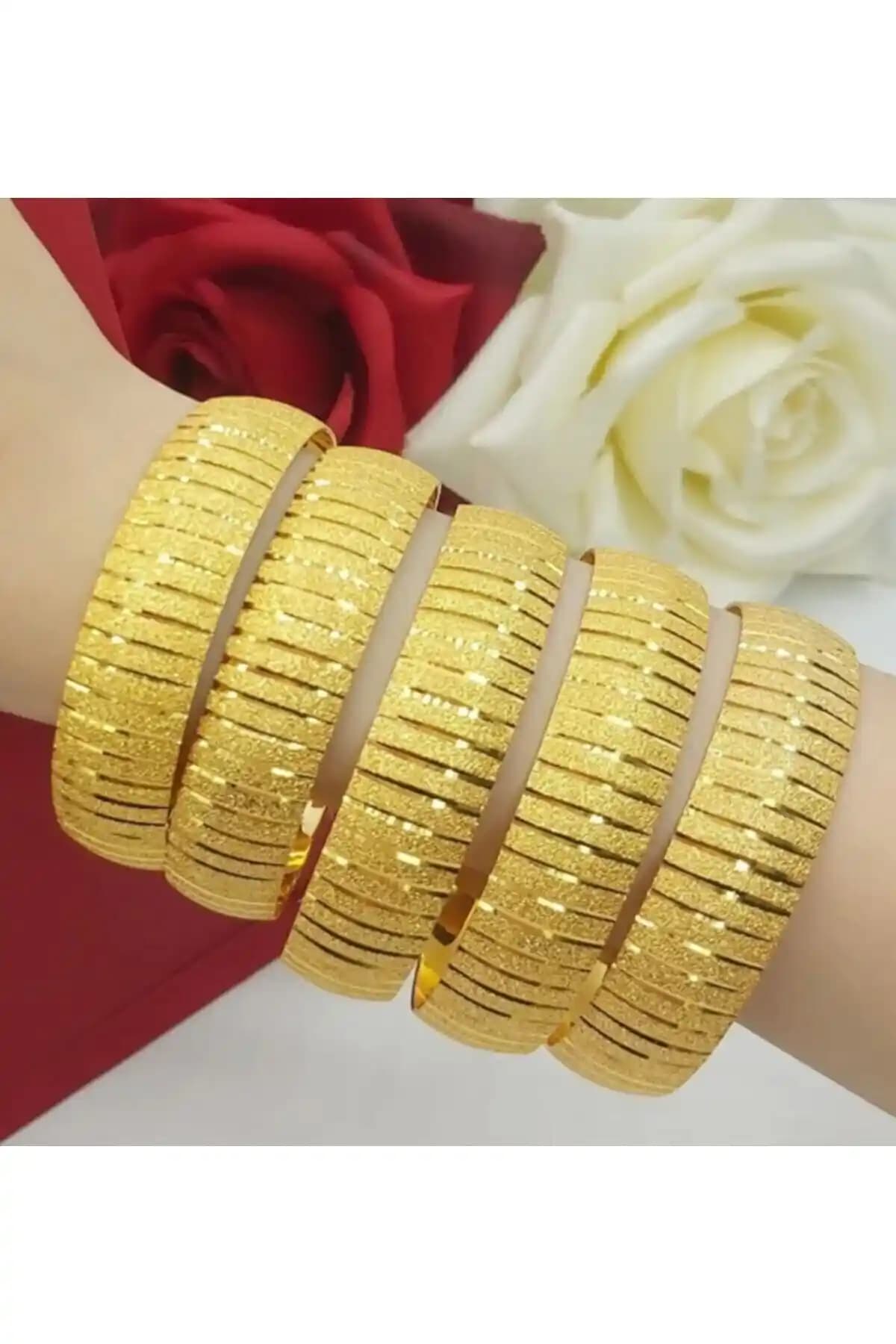 Genel Markalar 22 Ayar Altın Kaplama Düz Çizgi Bilezik: Şıklık ve Zarafetin Modern Yansıması