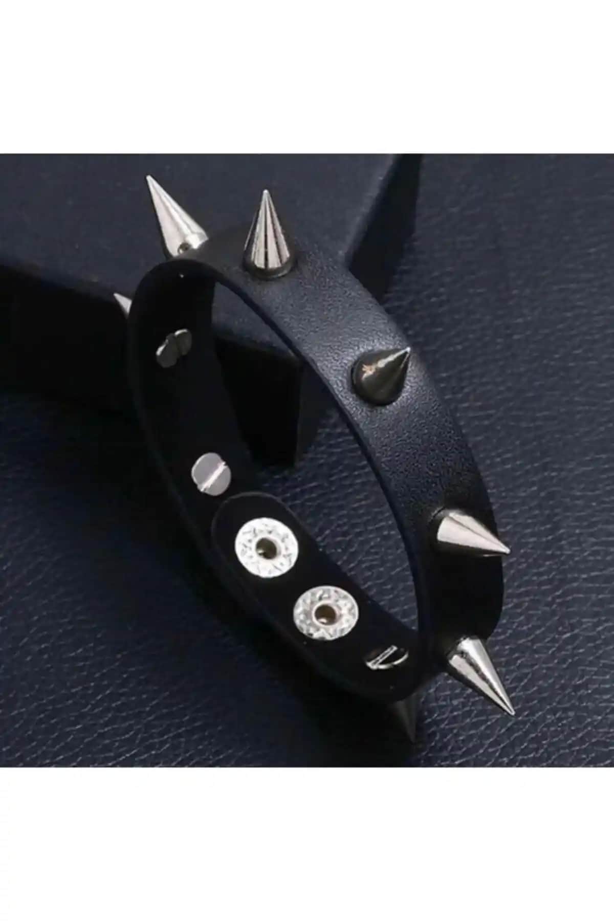 Genel Markalar Dikenli Suni Deri Bileklik: Punk ve Gotik Tarzına Uygun Şık Aksesuar