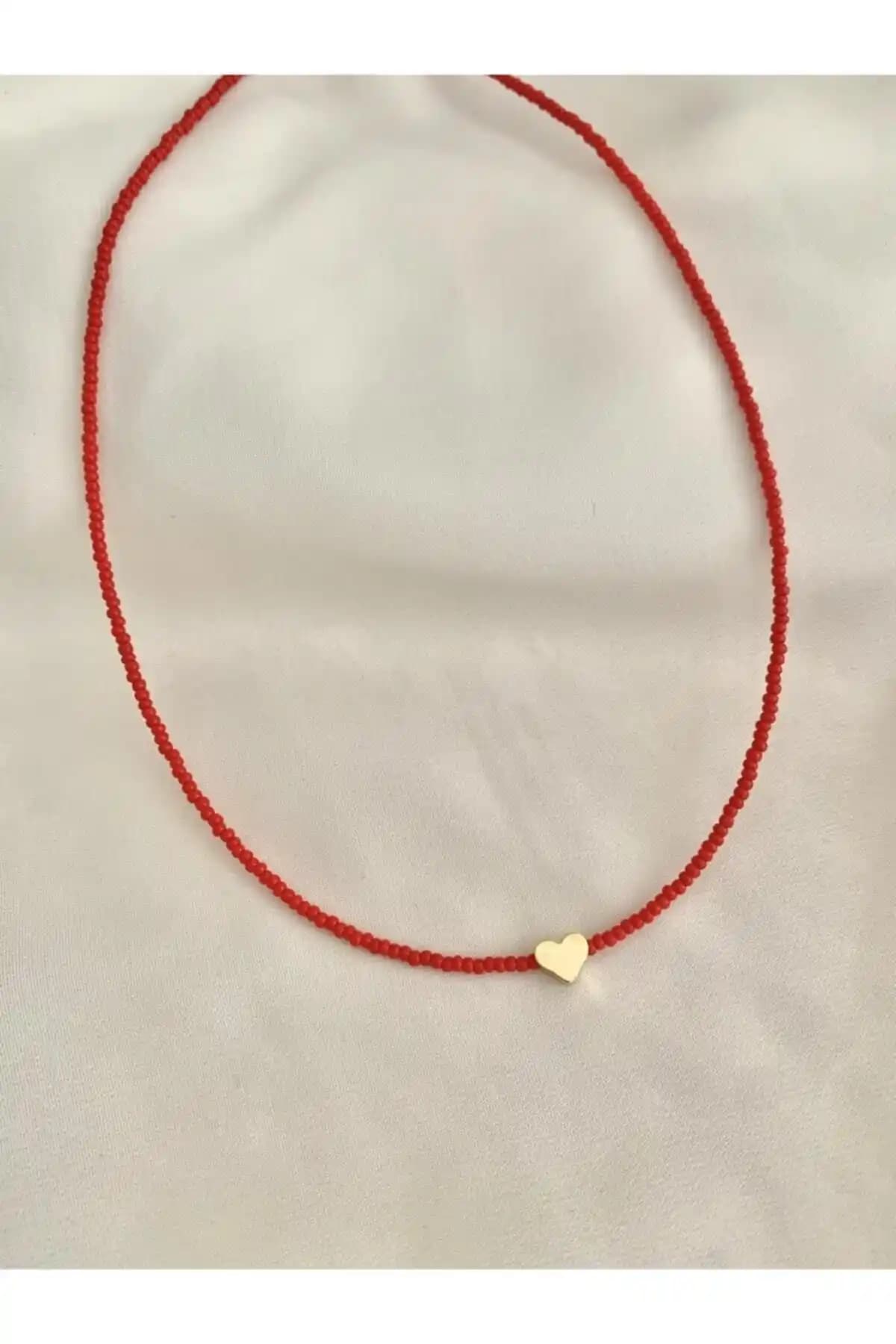 Genel Markalar Kalpli Kırmızı Kolye: Şıklık ve Anlamın Buluşması