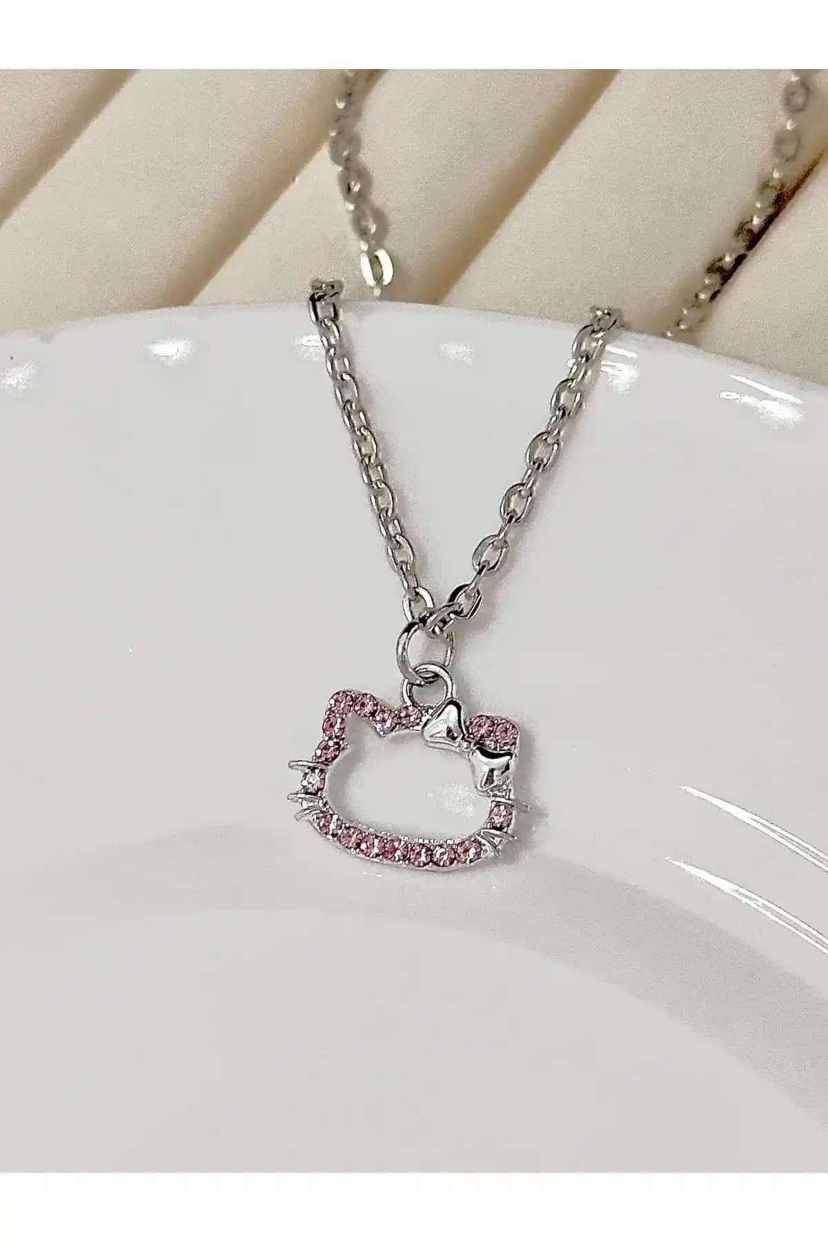 Genel Markalar Kedi Zirkon Pembe Taşlı Parlak Kolye: Zarif ve Şık Bir Takı Seçeneği
