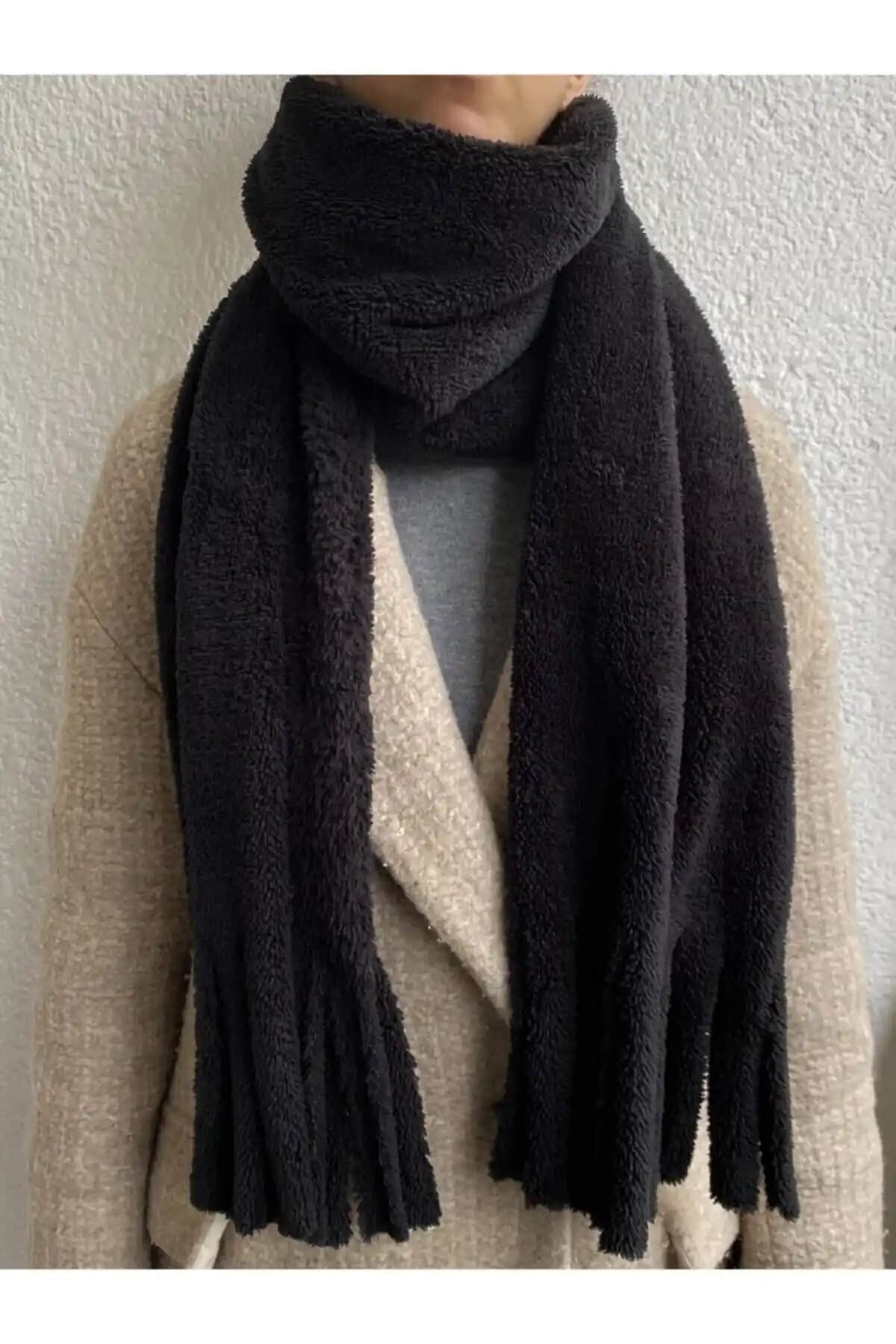 GODE Peluş Kaşkol Atkı: Yumuşak ve Sıcak Tutma Özelliğiyle Kışın Favorisi