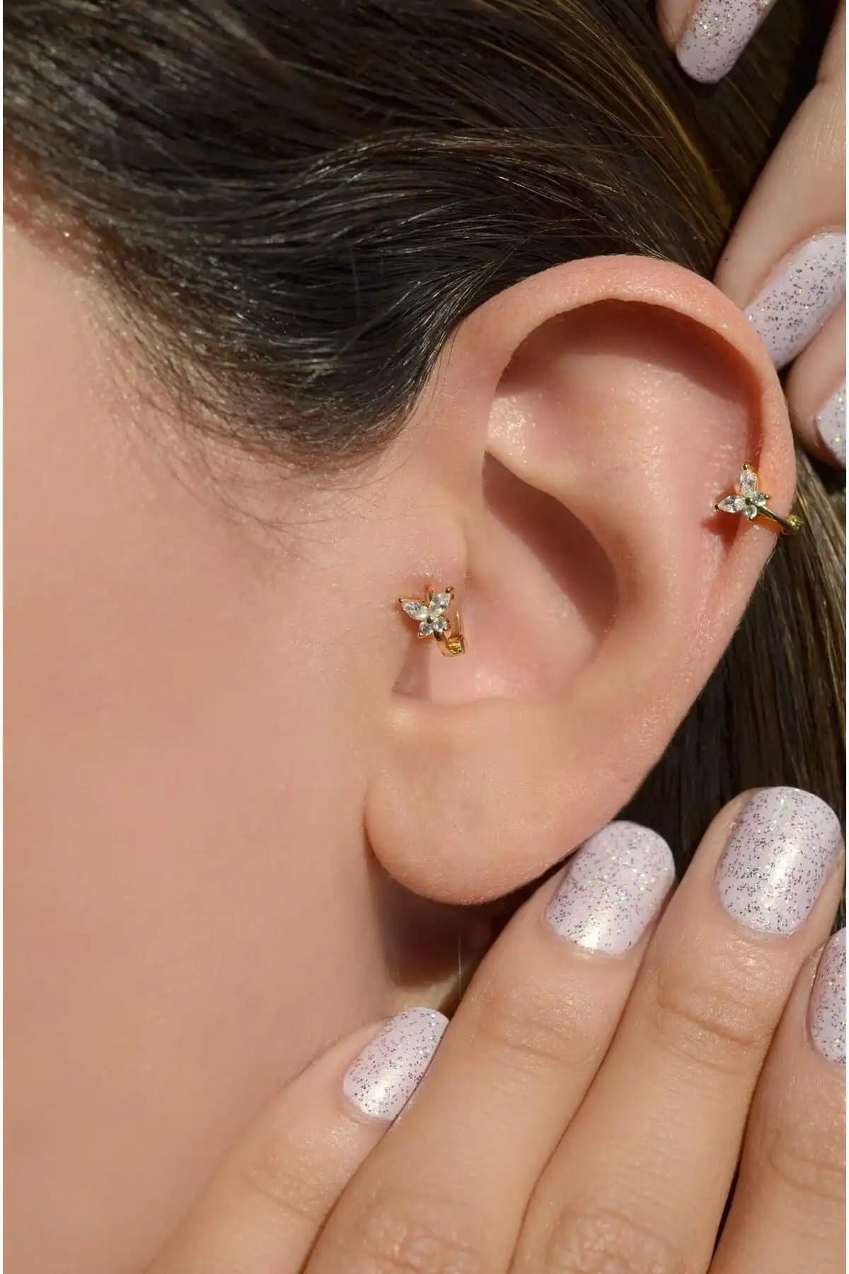 Gold Kelebek Tragus Piercing: Şık ve Dayanıklı Minimal Altın Takı Seçeneği