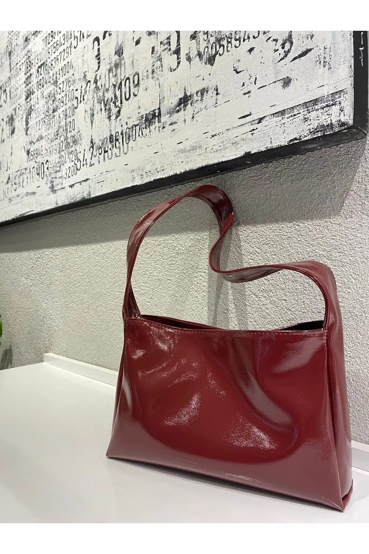 Grandcollection Bordo Renkli Suni Deri Çanta Günlük Kullanım İçin Uygun ve Şık Tasarım