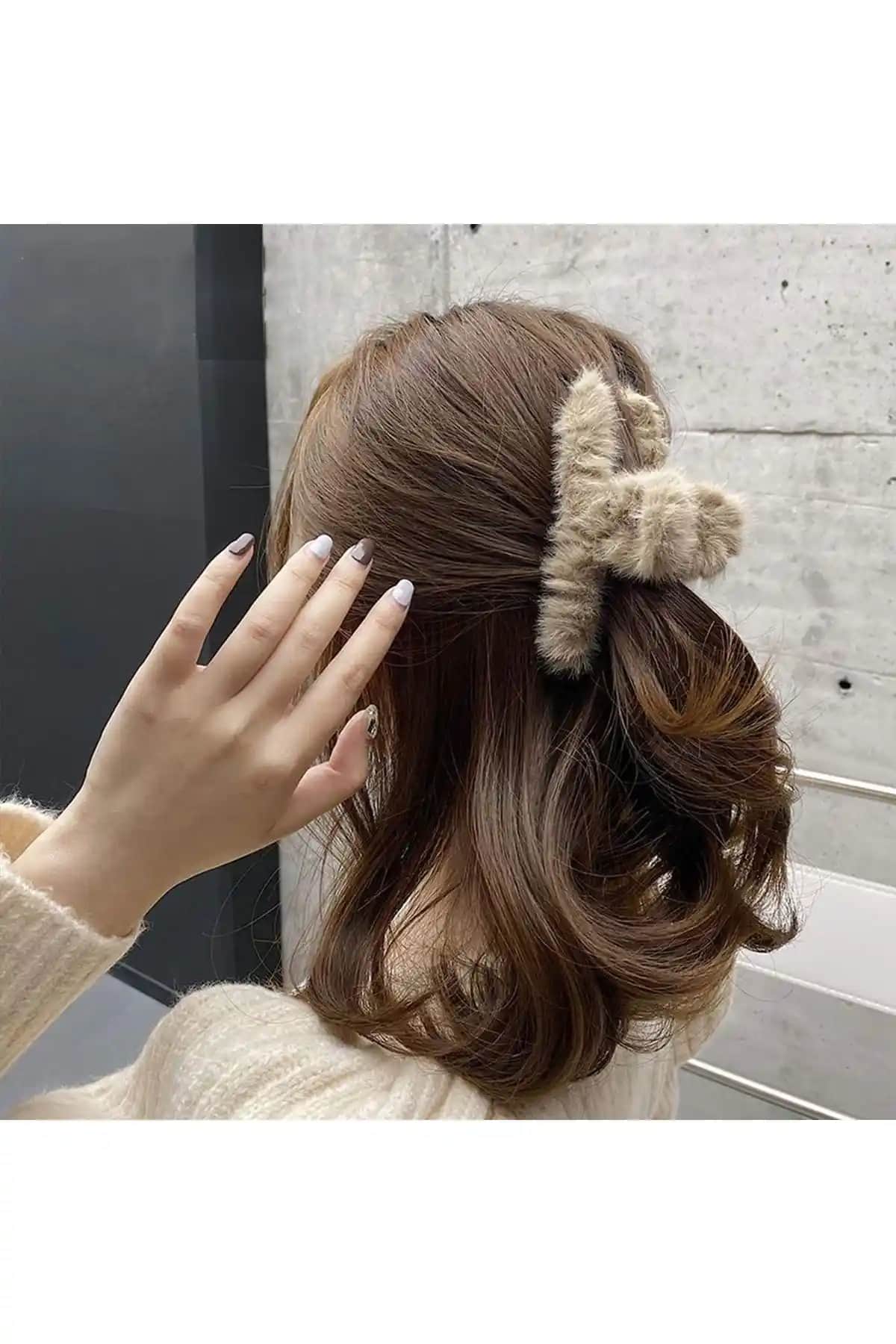 GÜLPEŞE Büyük Boy Peluş Mandal Toka: Şık ve Fonksiyonel Saç Aksesuarı