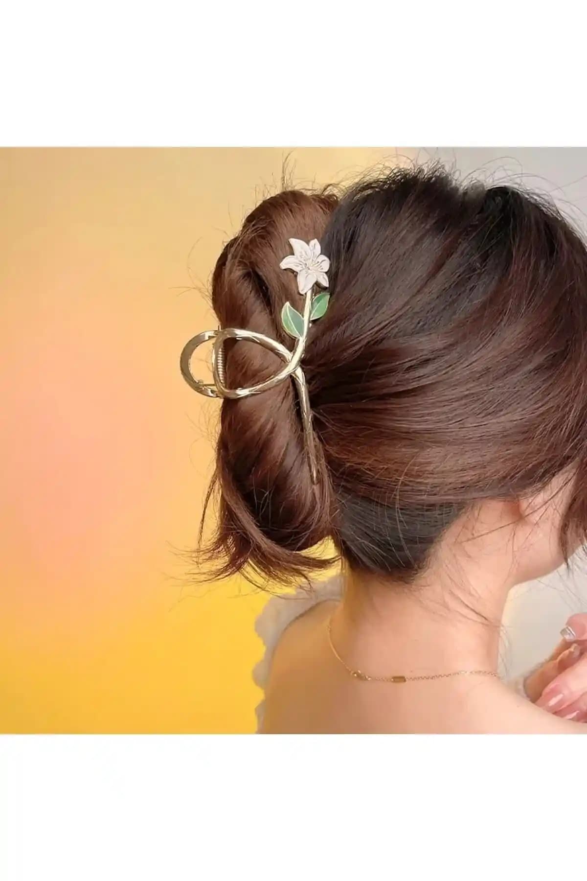 GÜLPEŞE Gold Beyaz Zambak Çiçekli Metal Mandal Toka: Zarif ve Dayanıklı Saç Aksesuarı