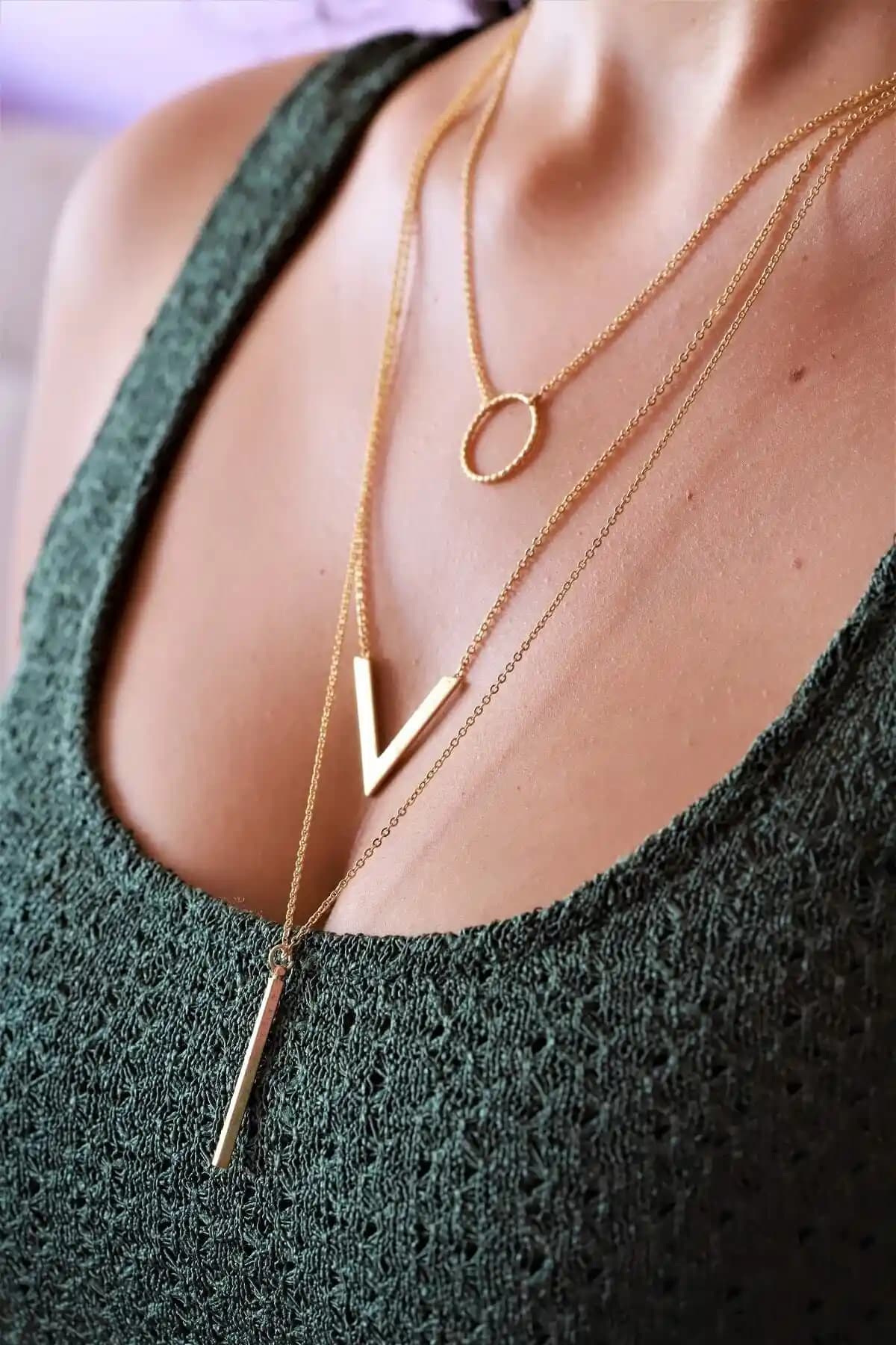 Halka V Çubuk Detay Uzun Altın Kolye - Zarif ve Dayanıklı Kadın Takısı