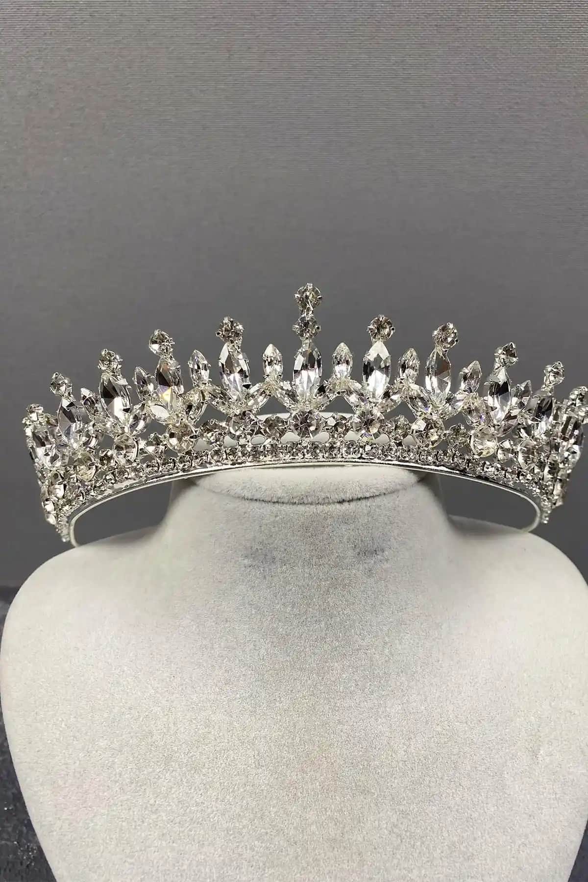 Hayalperest Pedro Taşlı Gelin Kına Tacı: Zarif ve Şık Düğün Aksesuarı