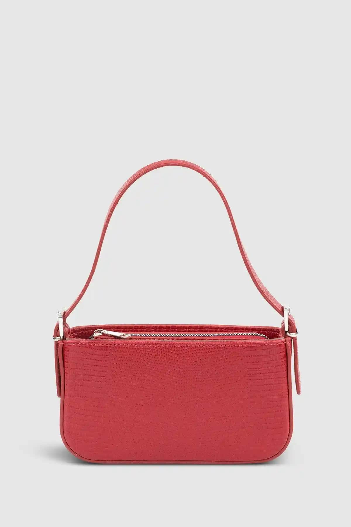 Housebags STD Kan Tokalı Kırmızı Baguette Çanta ile Şıklık ve Fonksiyonellik Bir Arada