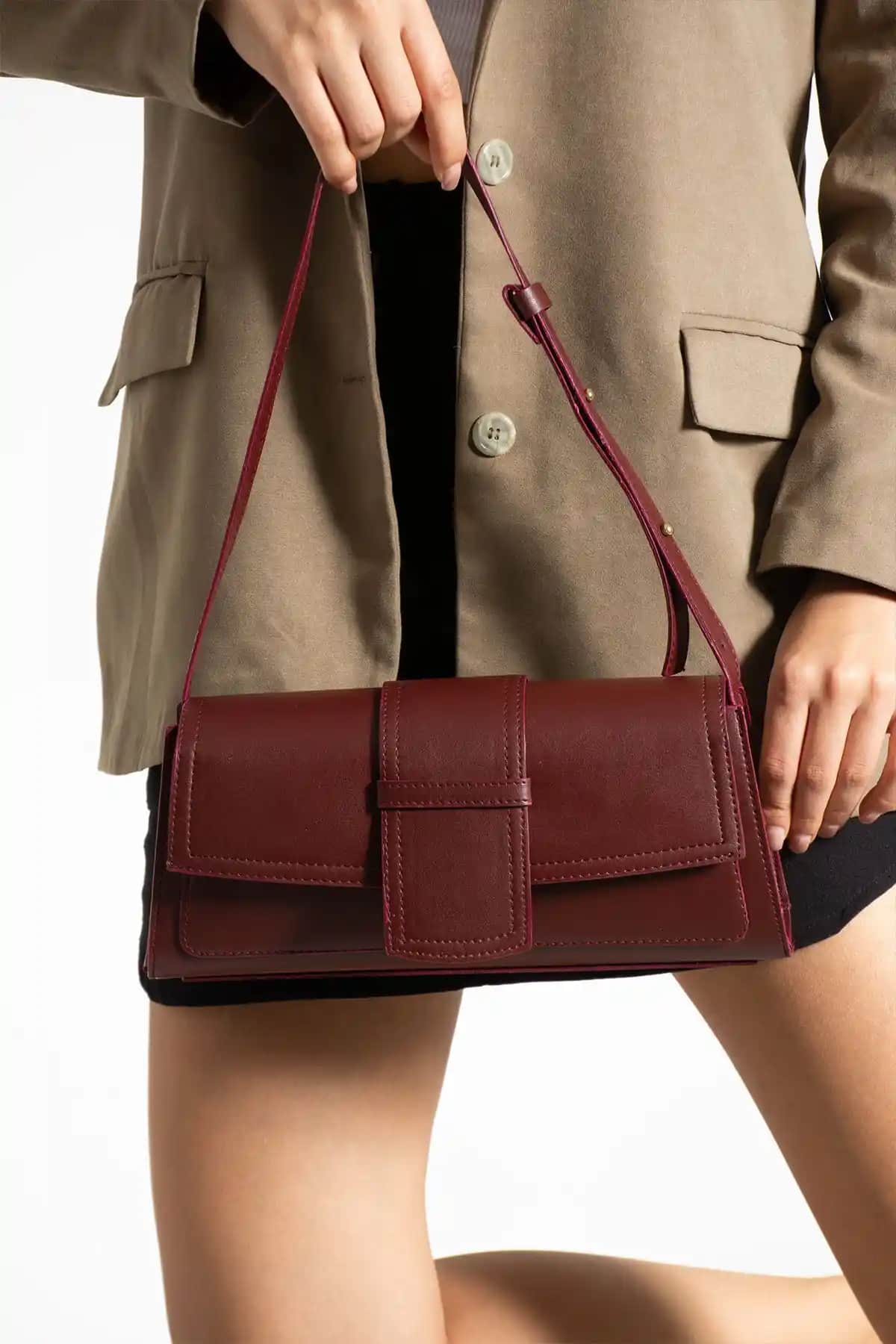 İAMBTŞY Klasik Stil Baget Çanta İncelemesi Günlük Kullanım ve Tasarım Özellikleri