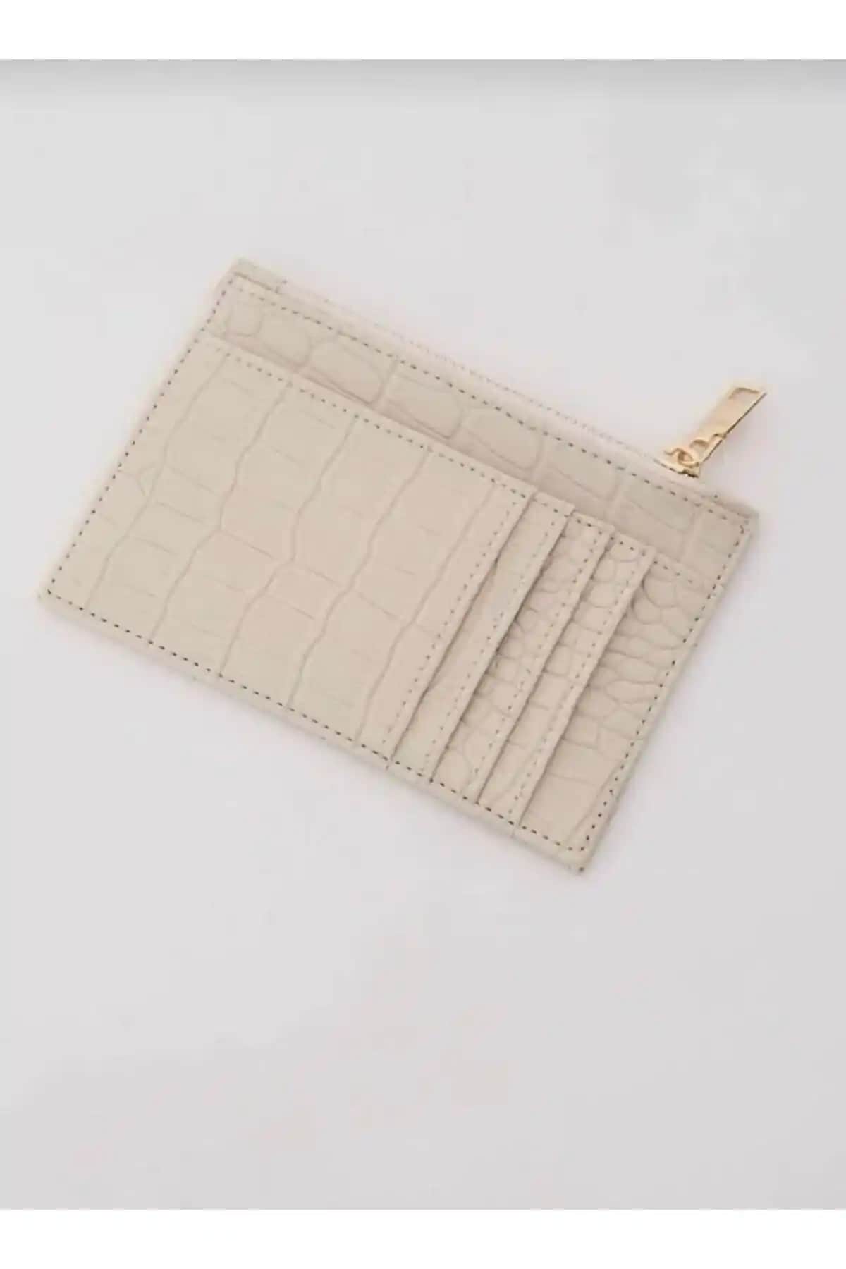 İlknurbutik Kroko Desenli Kartlık Cüzdan: Şık ve Pratik Günlük Aksesuar
