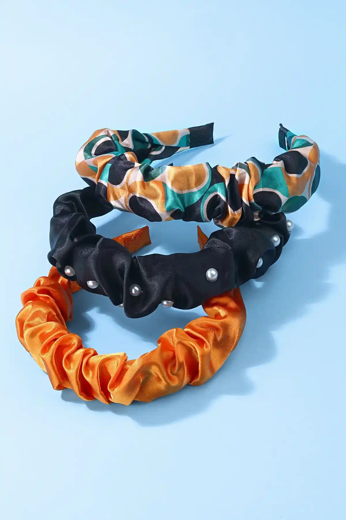 Incili Desenli Set: Şıklık ve Dayanıklılığı Bir Arada Sunan Moda Aksesuarı