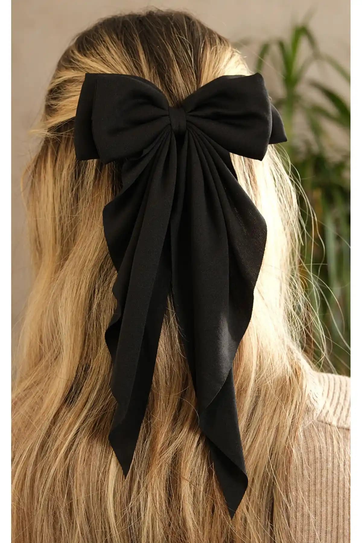 Jack Ferrero Fiyonk Toka Uzun Boy: Şıklık ve Fonksiyonellik Sunan Kadın Aksesuarı