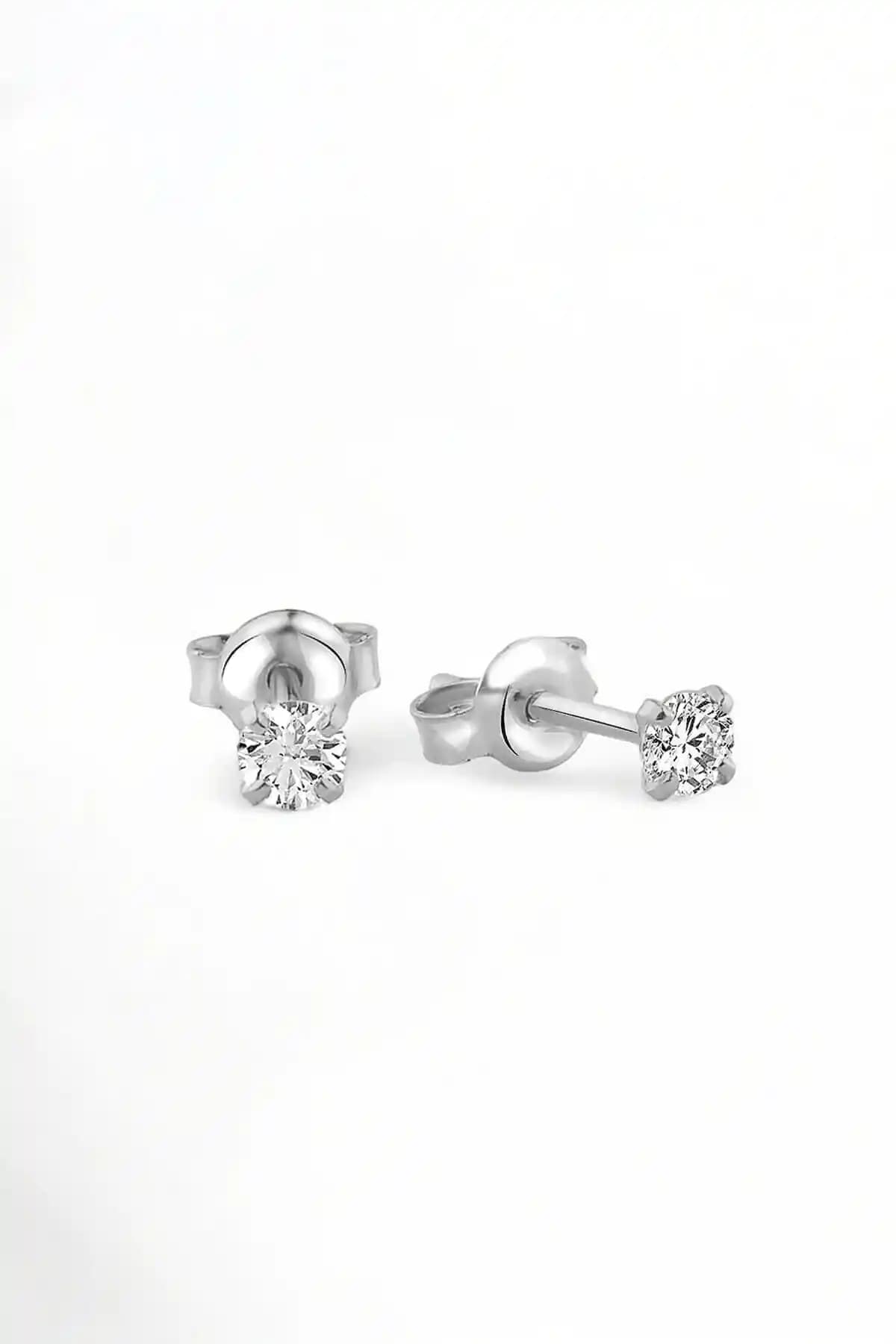 Jelux Silver 925 Ayar Gümüş Star Kesim Zirkon Taşlı Çivili Küpe - Şık ve Dayanıklı Tasarım