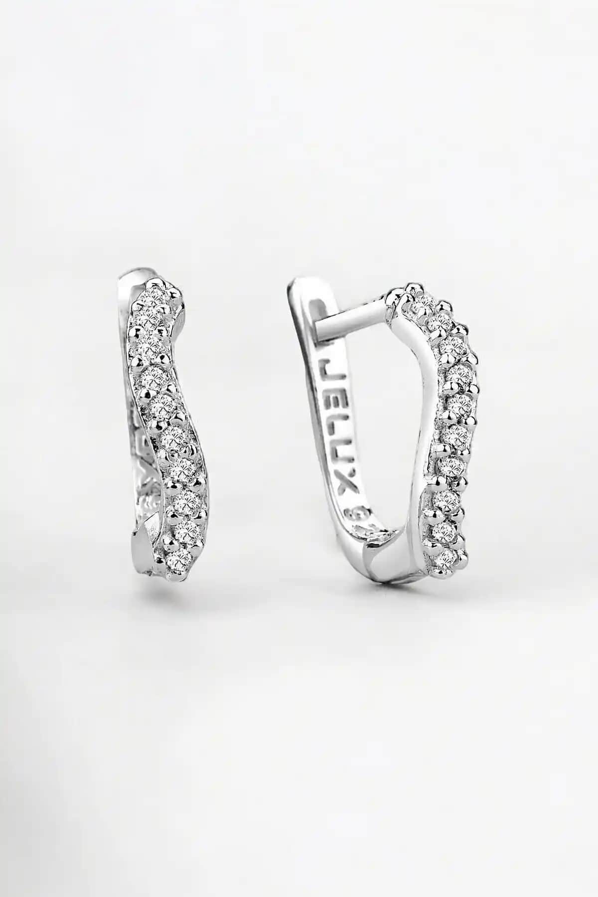 Jelux Silver Gümüş 925 Ayar Zirkon Taşlı S Model Küpe: Modern ve Şık Takı Seçeneği