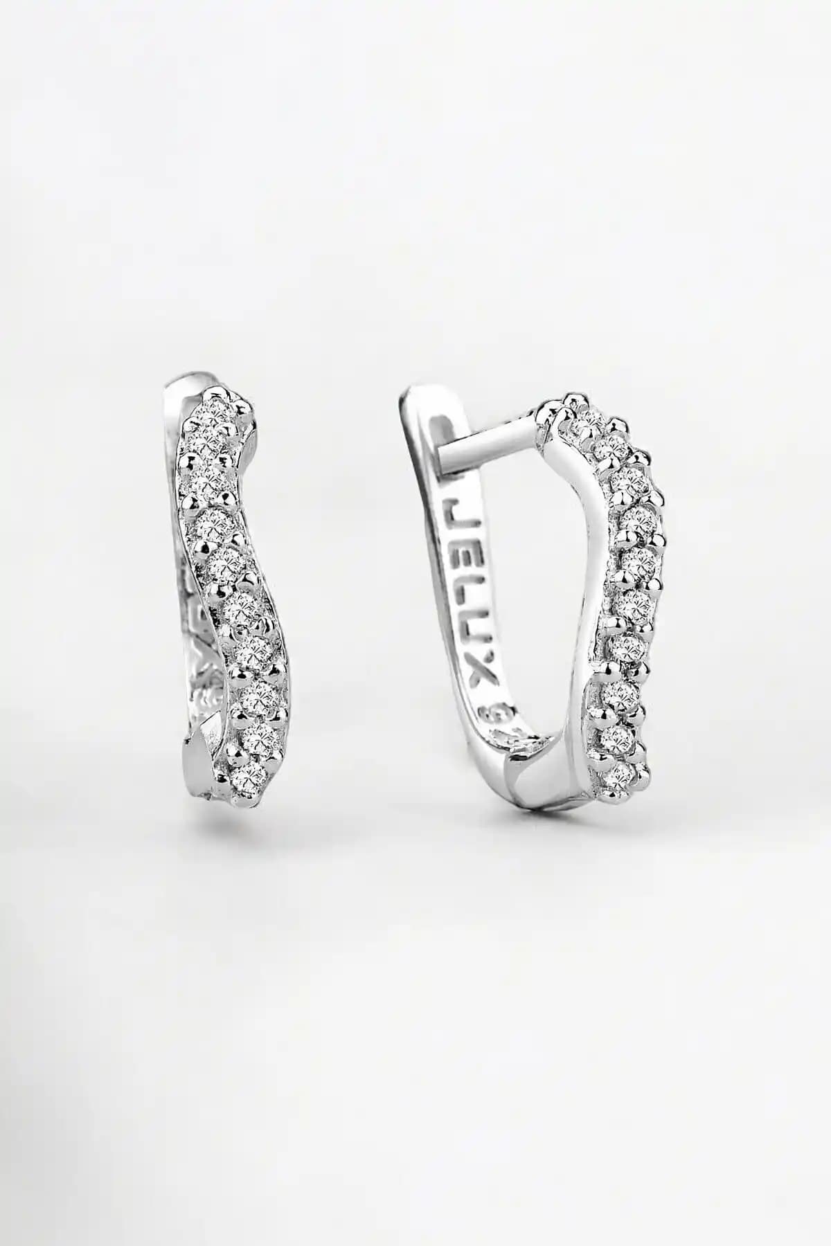 Jelux Silver Gümüş 925 Ayar Zirkon Taşlı S Model Küpe: Modern ve Şık Takı Seçeneği