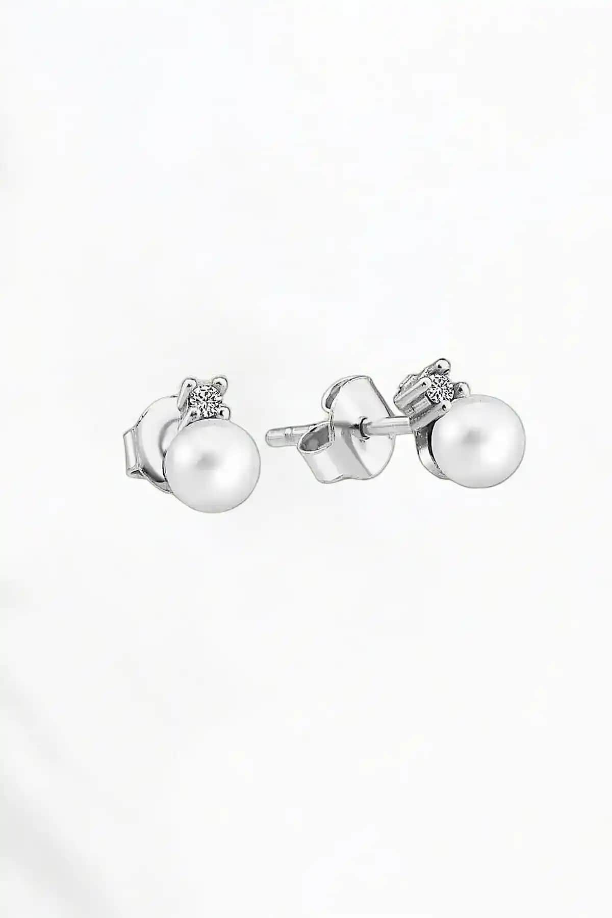 Jelux Silver Maşorka 4 mm İnci Küpe: Zarif ve Şık 925 Ayar Gümüş Takı Tasarımı