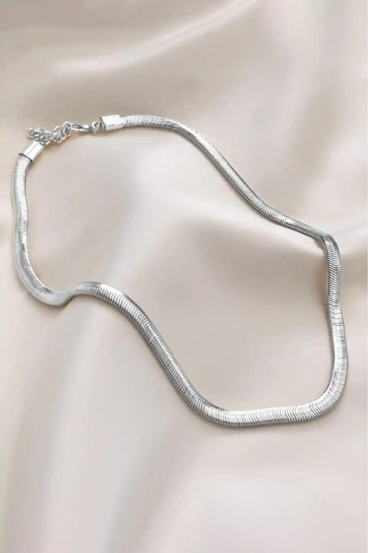 Jenny Daphne Kadın Güçlü Renk İtalyan Zincir Kolye Şıklık ve Dayanıklılık Sunar