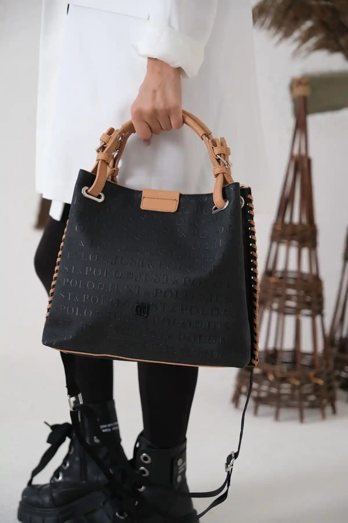 Just Polo Kadın Siyah Kabartma Desenli Mıknatıslı Çıtçıt Kapama El Çantası