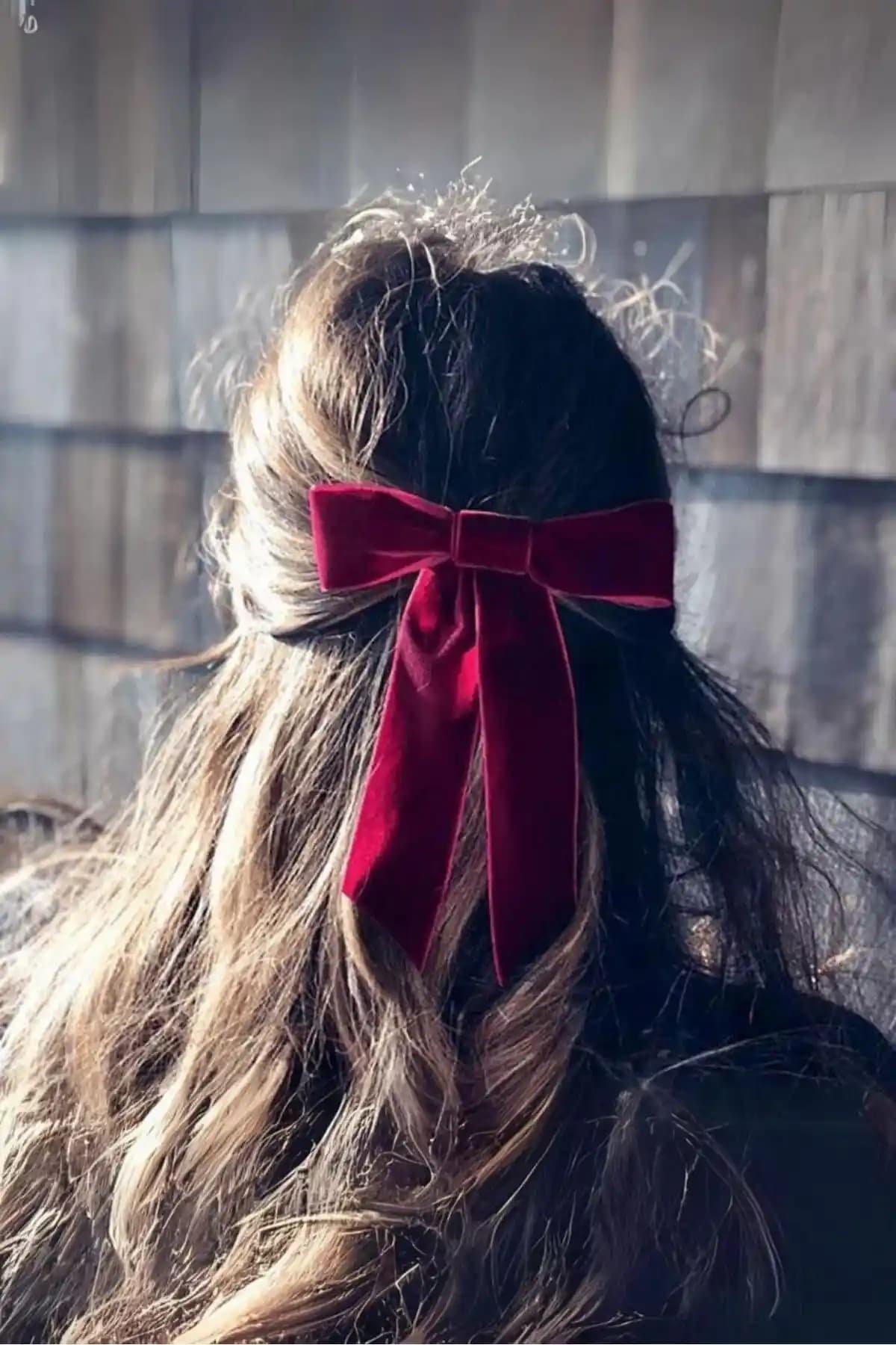 Kadife Fiyonk Model Kadın Toka: Zarif ve Şık Saç Aksesuarı Seçenekleri