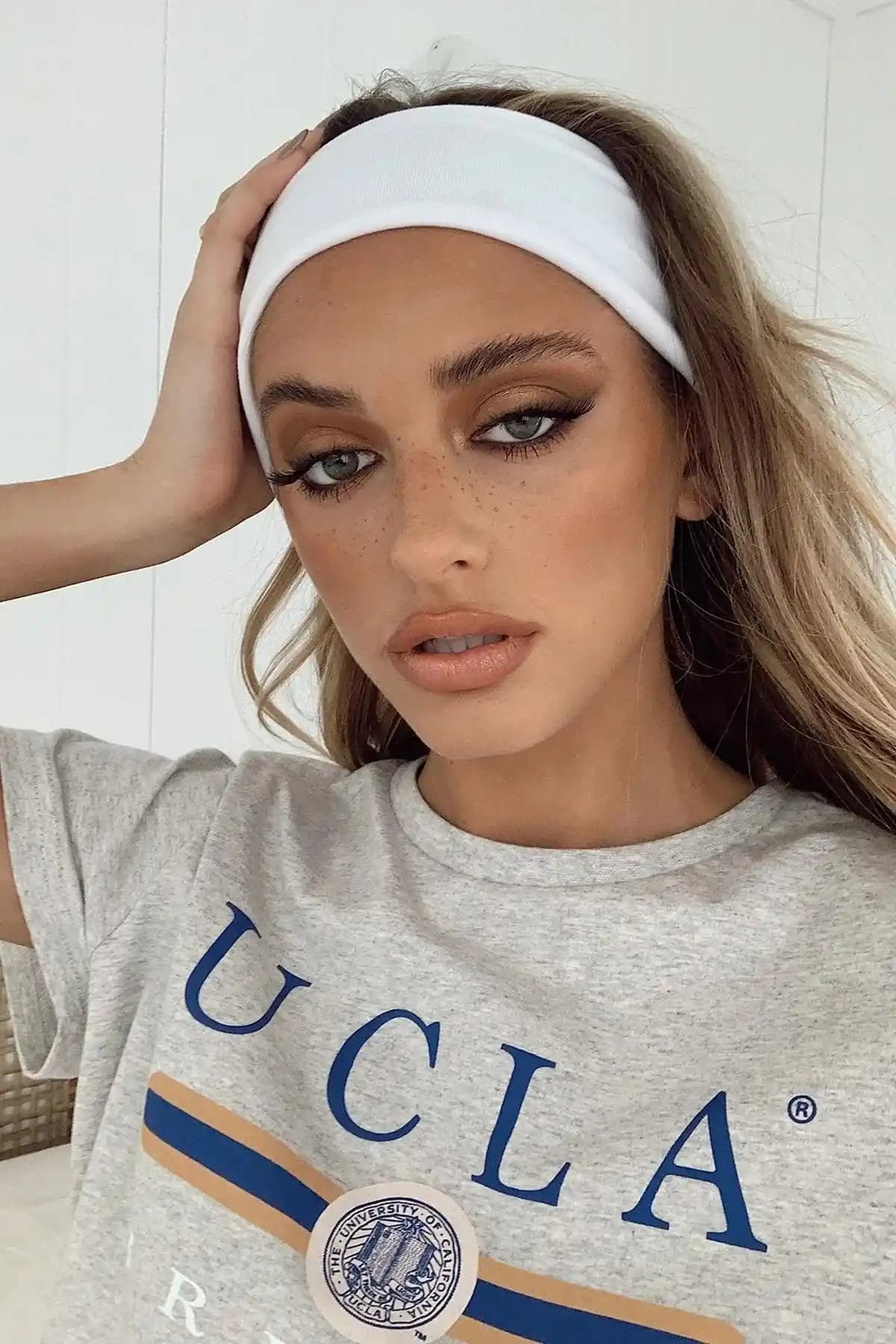 Kadın Beyaz Esnek Pamuklu Saç Bandı: Konfor ve Şıklık Sunan Günlük Aksesuar