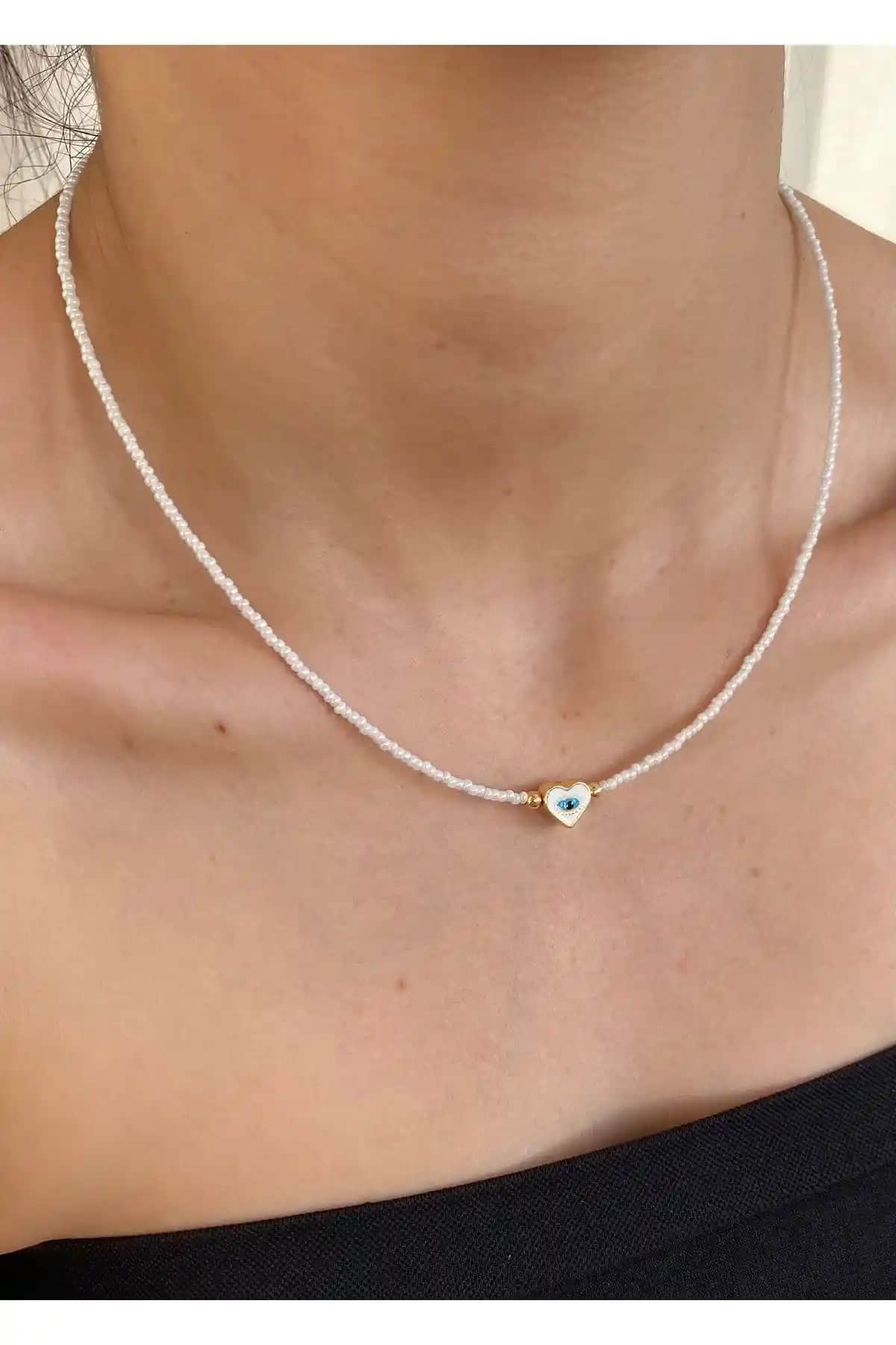 Kadın Kalp Göz Figürlü Boncuk Kolye: Zarif ve Romantik Tasarım ile Stilinizi Yükseltin