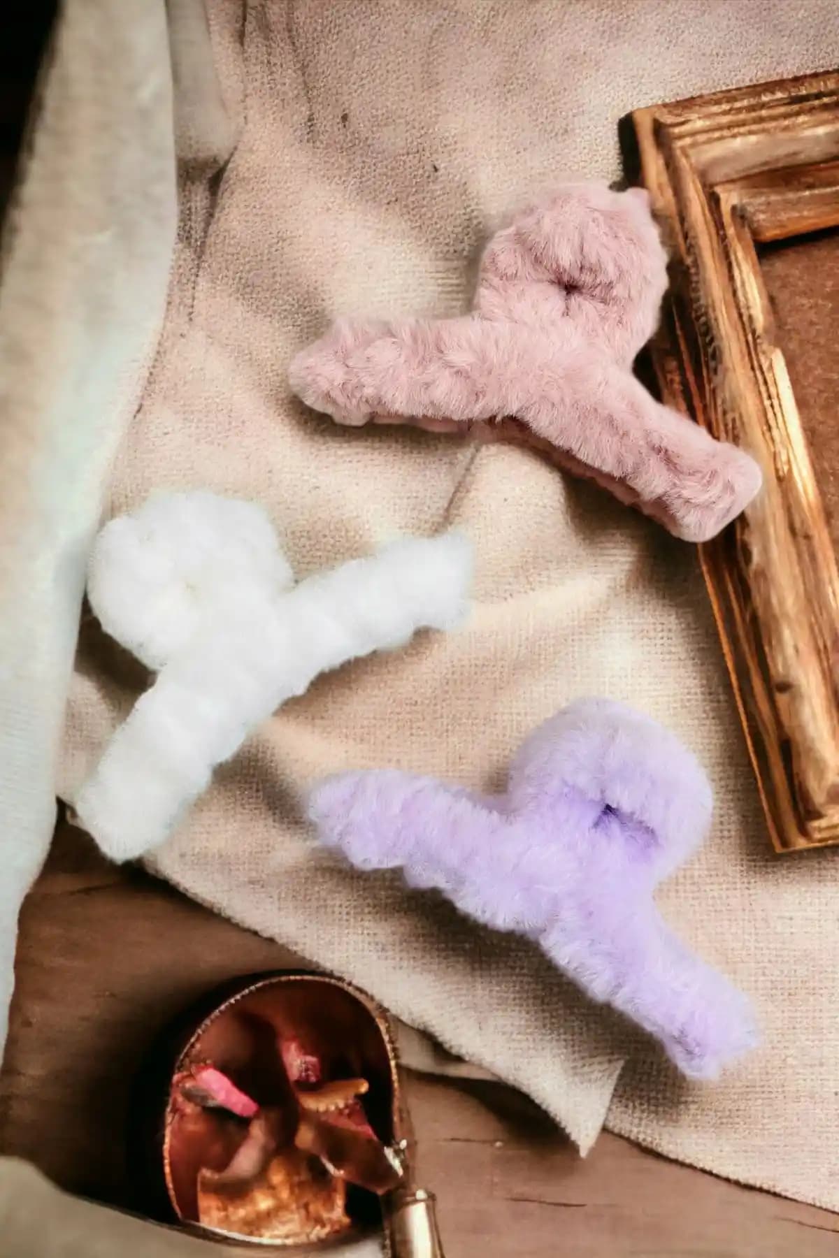 Kadın Peluş Tokalar Seti: Şık ve Kullanışlı Büyük Boy Saç Aksesuarları