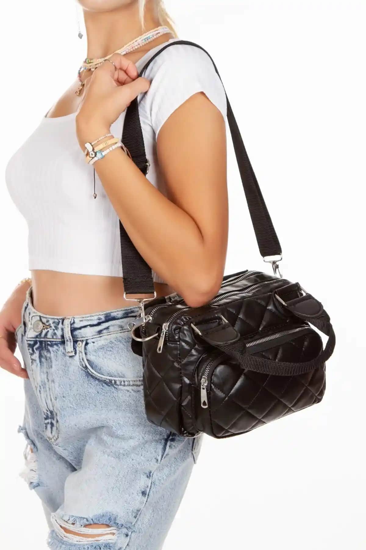 Kadın Siyah Kapitone Çok Gözlü Çanta: Şık ve İşlevsel Günlük Aksesuar Tercihi