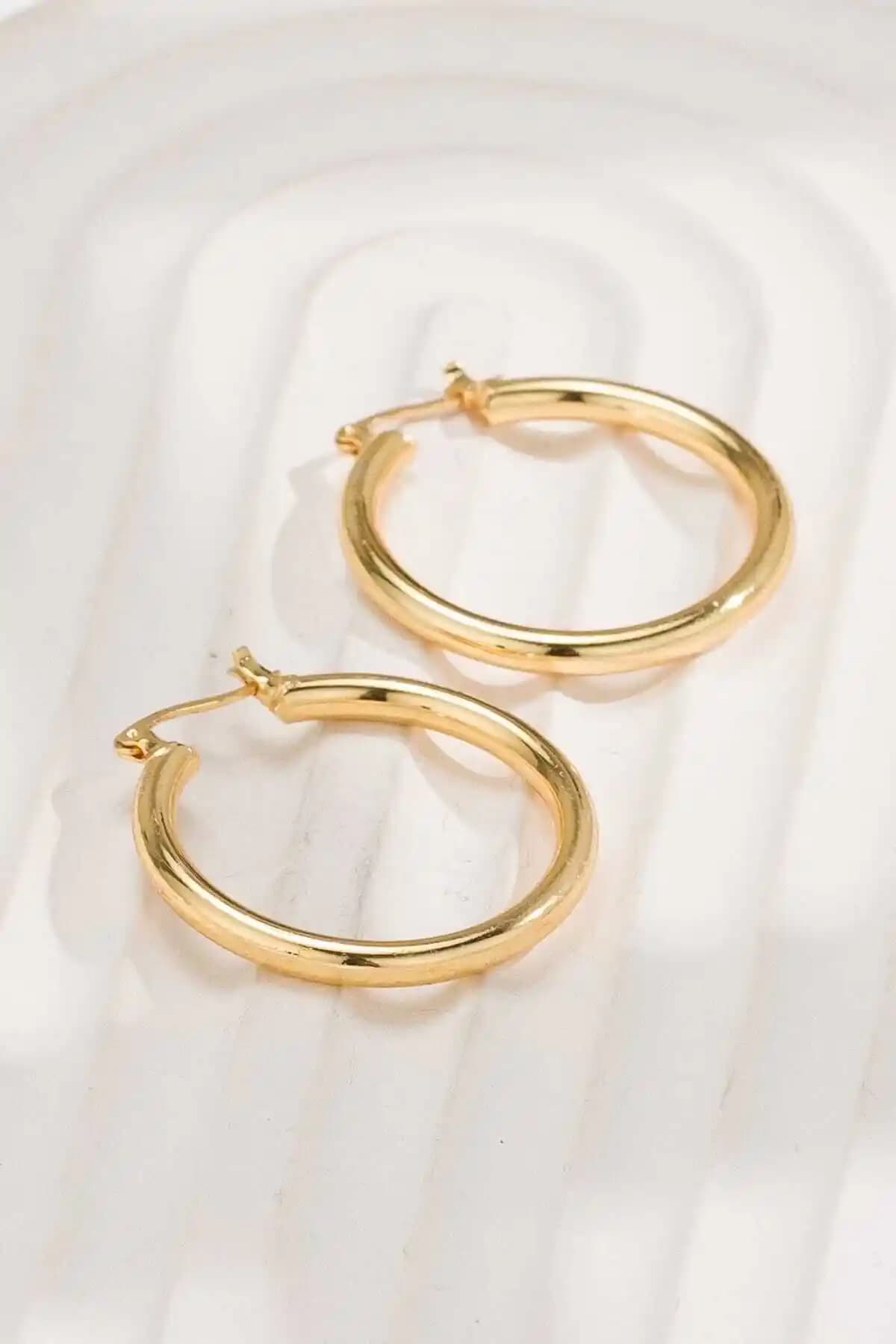 Kadın Vintage Halka Çelik Gold Küpe: Şık ve Dayanıklı Aksesuar Seçenekleri