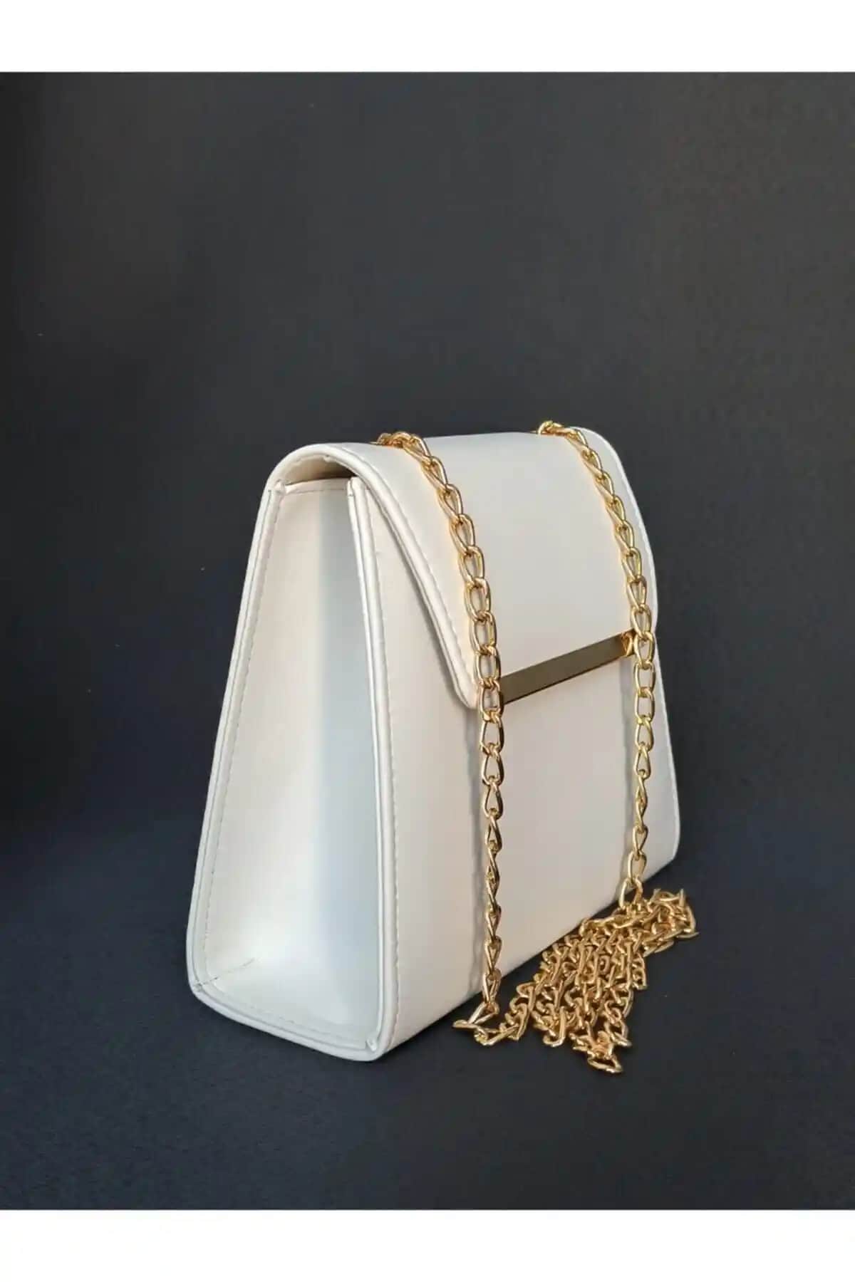 Kadınlar İçin Beyaz Zincir Askılı Çanta: Şık ve Fonksiyonel Günlük Aksesuar