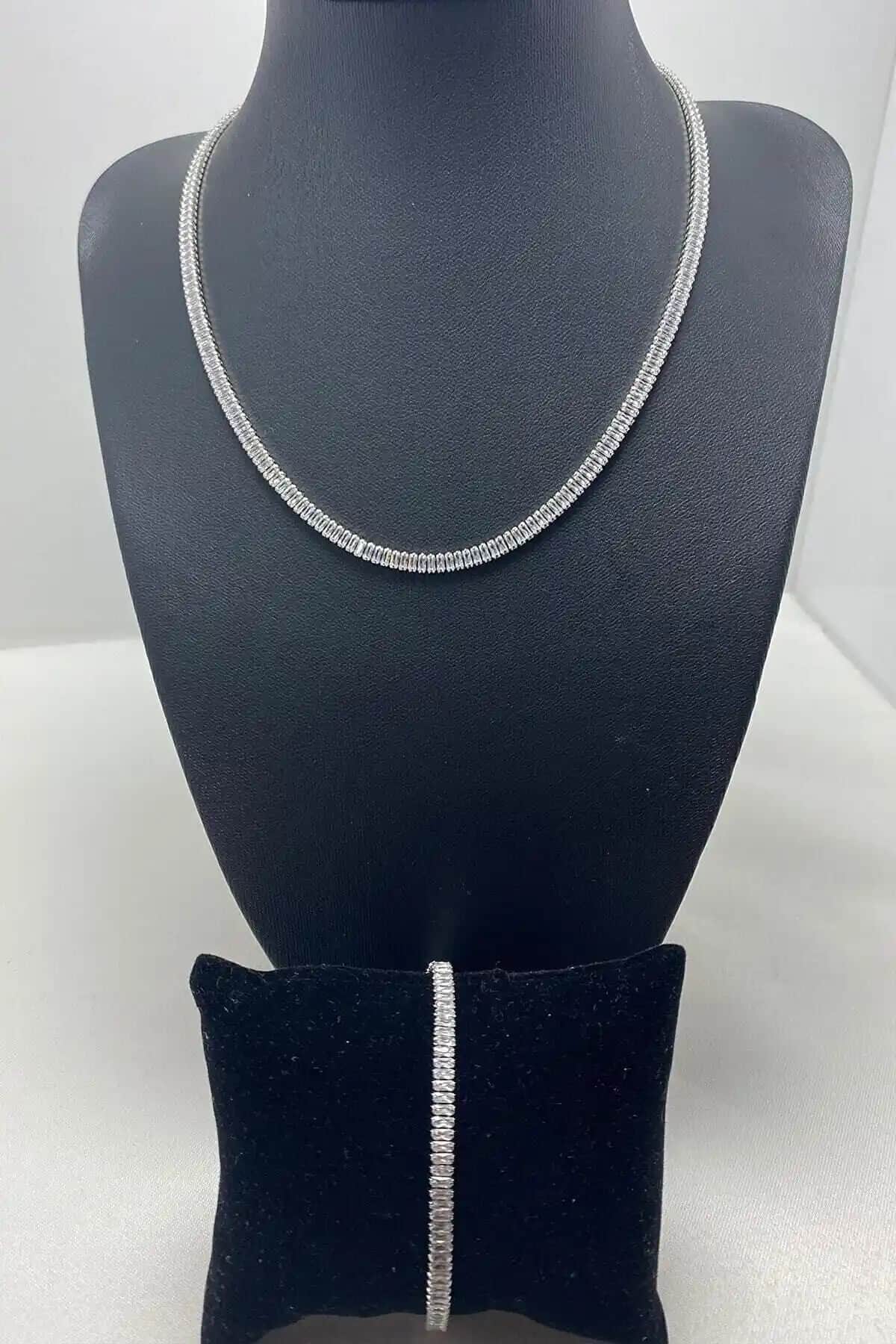 Kadınlar İçin Gümüş Renkli Zirkon Taşlı Baget Model Takı Seti