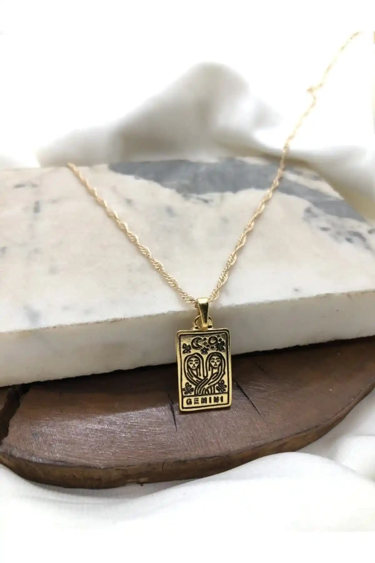 Kadınlar İçin İkizler Burcu Sembollü Altın Kaplama Şık Kolye Tasarımı