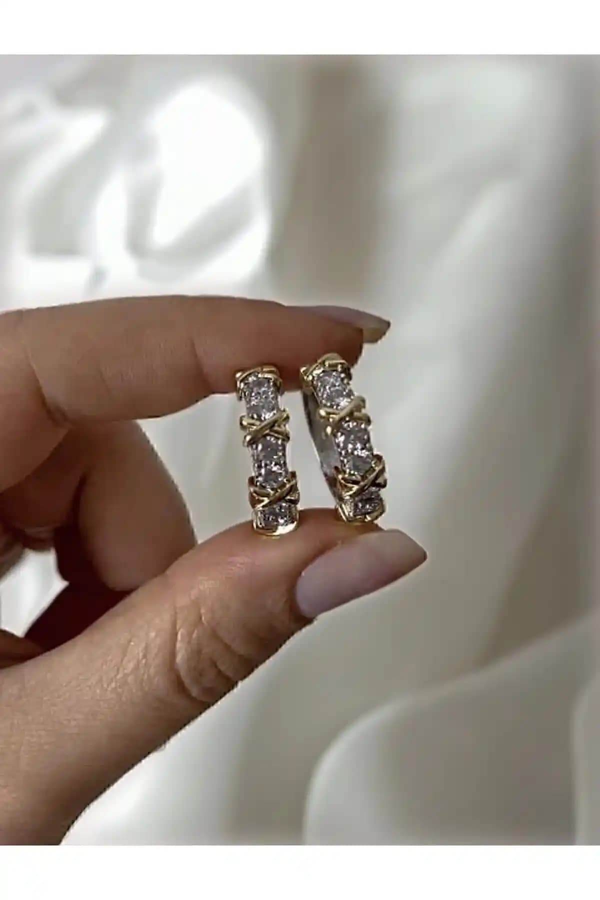 Kadınlar İçin Modern ve Dayanıklı Çelik Zirkon Halka Küpe Tasarımı 75-90 Karakter