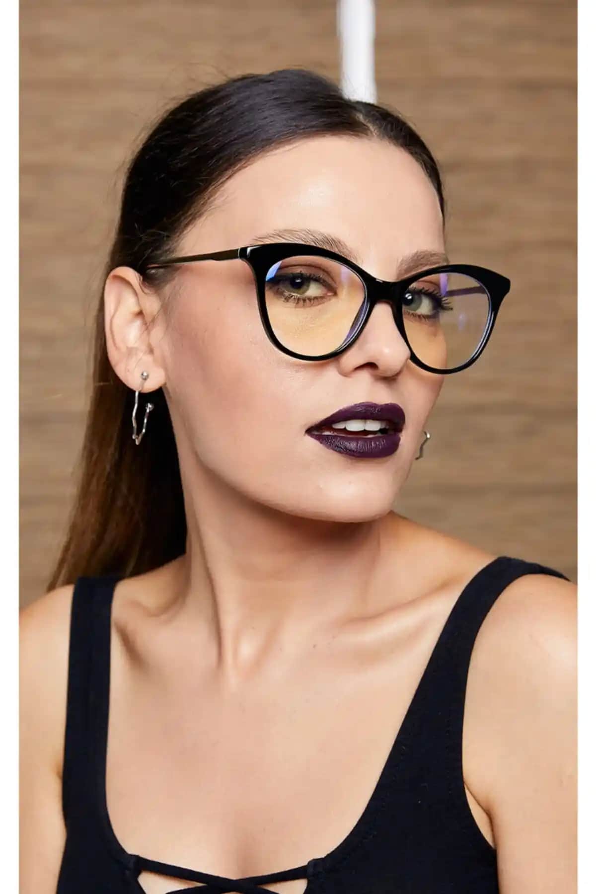 Kadınlar İçin Modern ve Fonksiyonel Mavi Işık Koruyucu Gözlük Ürün Özellikleri ve Avantajları