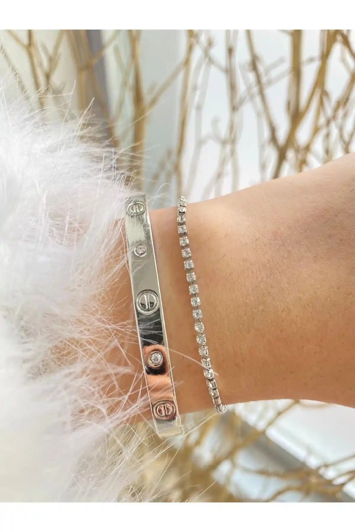 Kadınlar İçin Şık ve Dayanıklı Pirinç Bileklik Seti Jack Ferrero Tasarımı