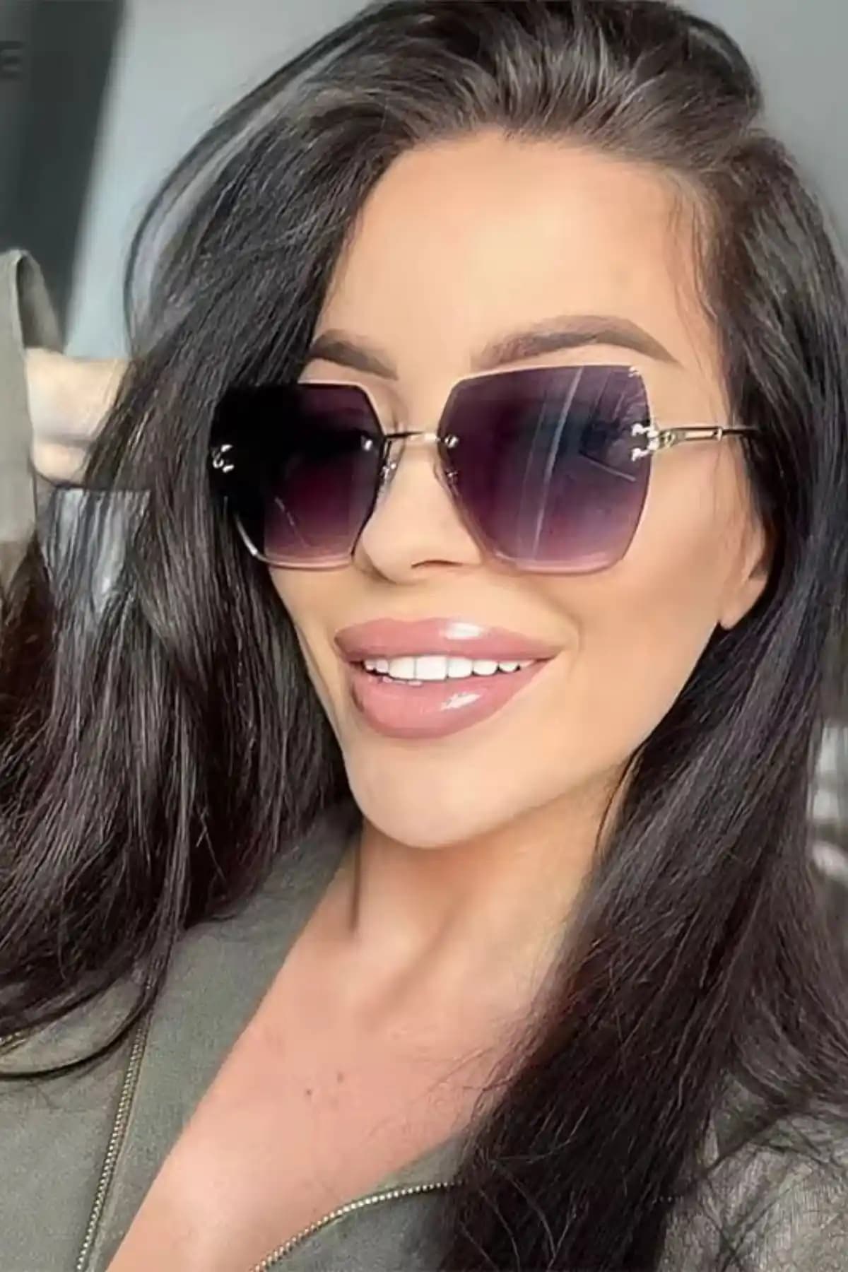 Kadınlar İçin Şık ve Dayanıklı Siyah Kare Kristal Kesim Güneş Gözlüğü