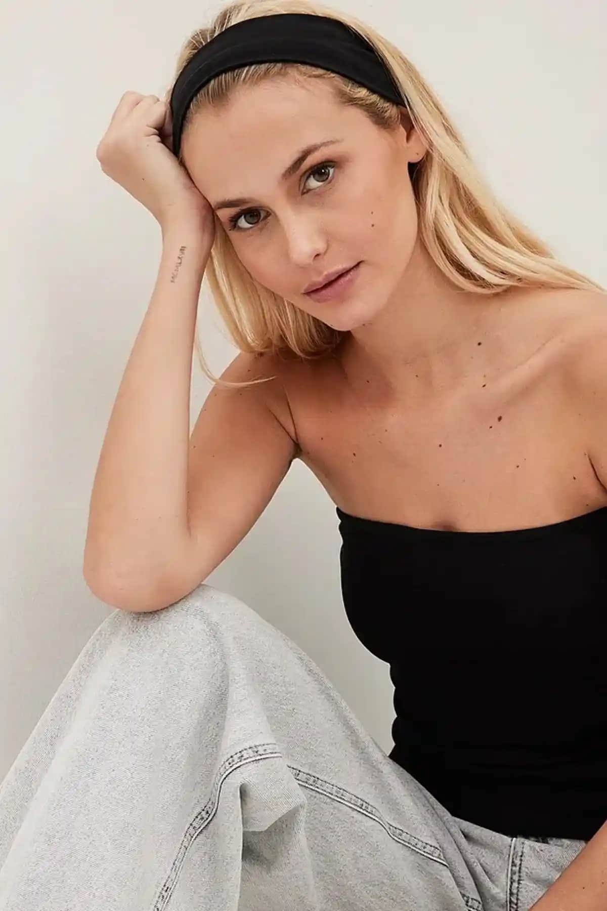 Kadınlar İçin Siyah Esnek Pamuklu Saç Bandı Şık ve Kullanışlı Bir Aksesuar