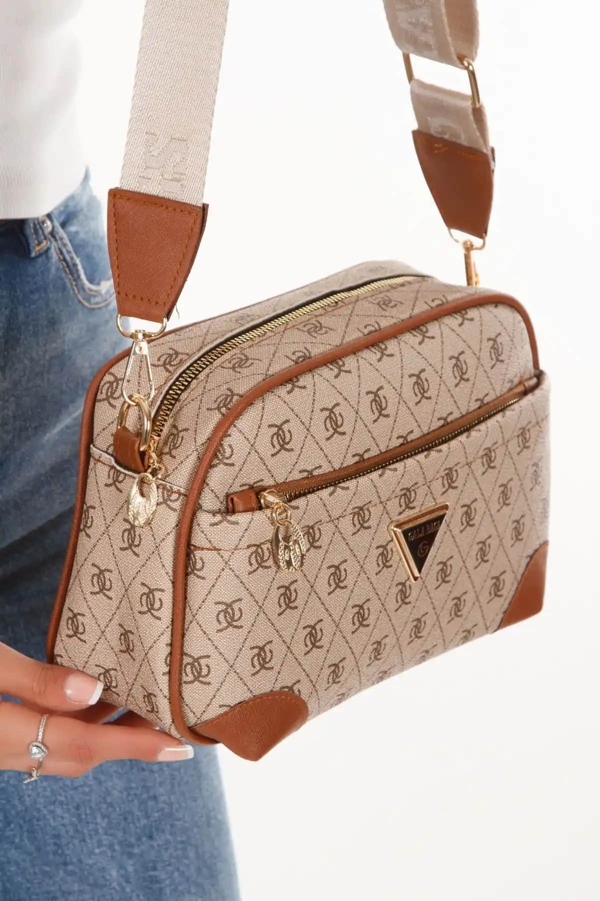 Kadınlar İçin Trend Desenli Suni Deri Omuz Çantası Şık ve Kullanışlı Tasarım