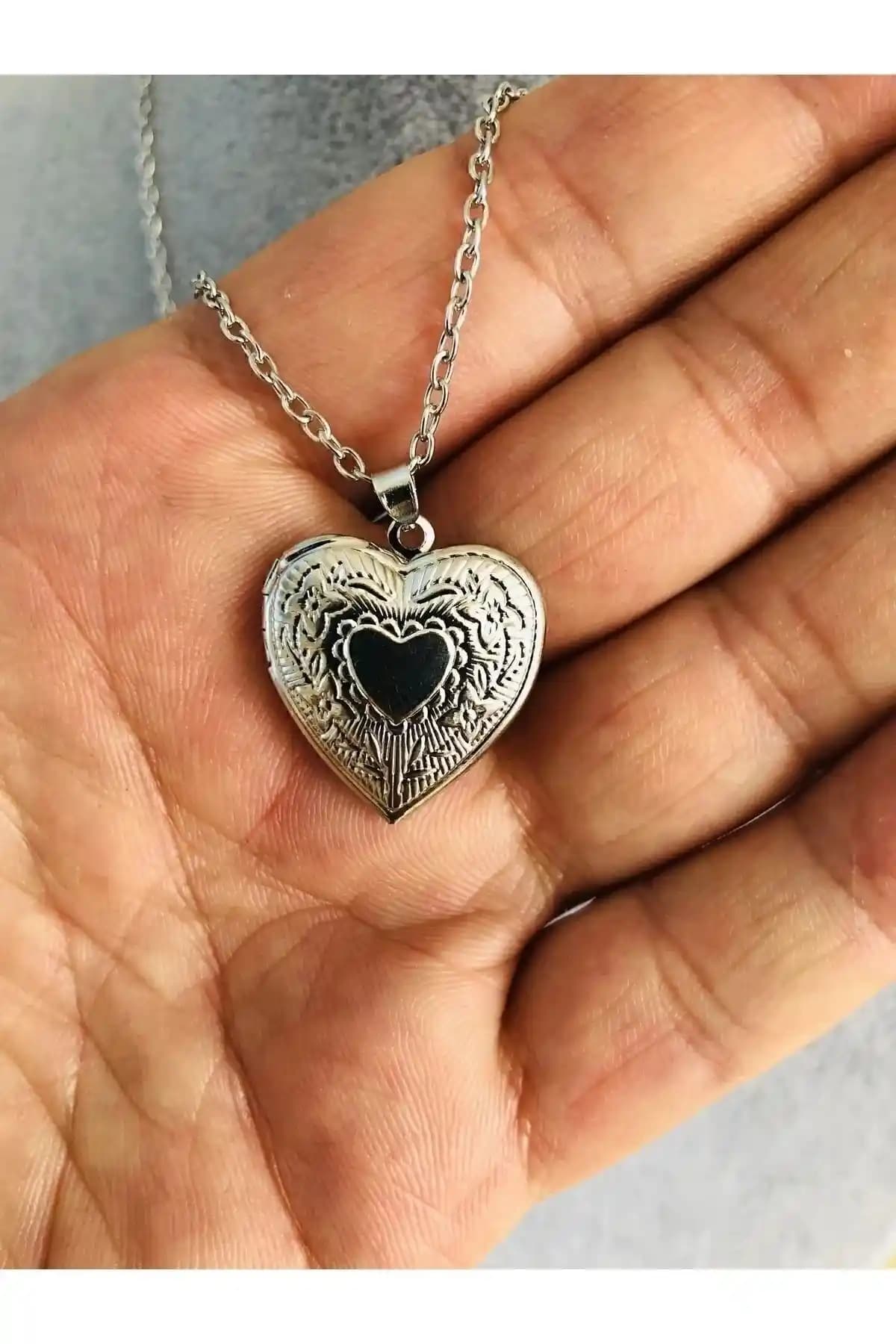 Kadınlar İçin Zarif Kalp Desenli Gümüş Kolye - Günlük ve Özel Günler İçin Şık Takı Seçeneği